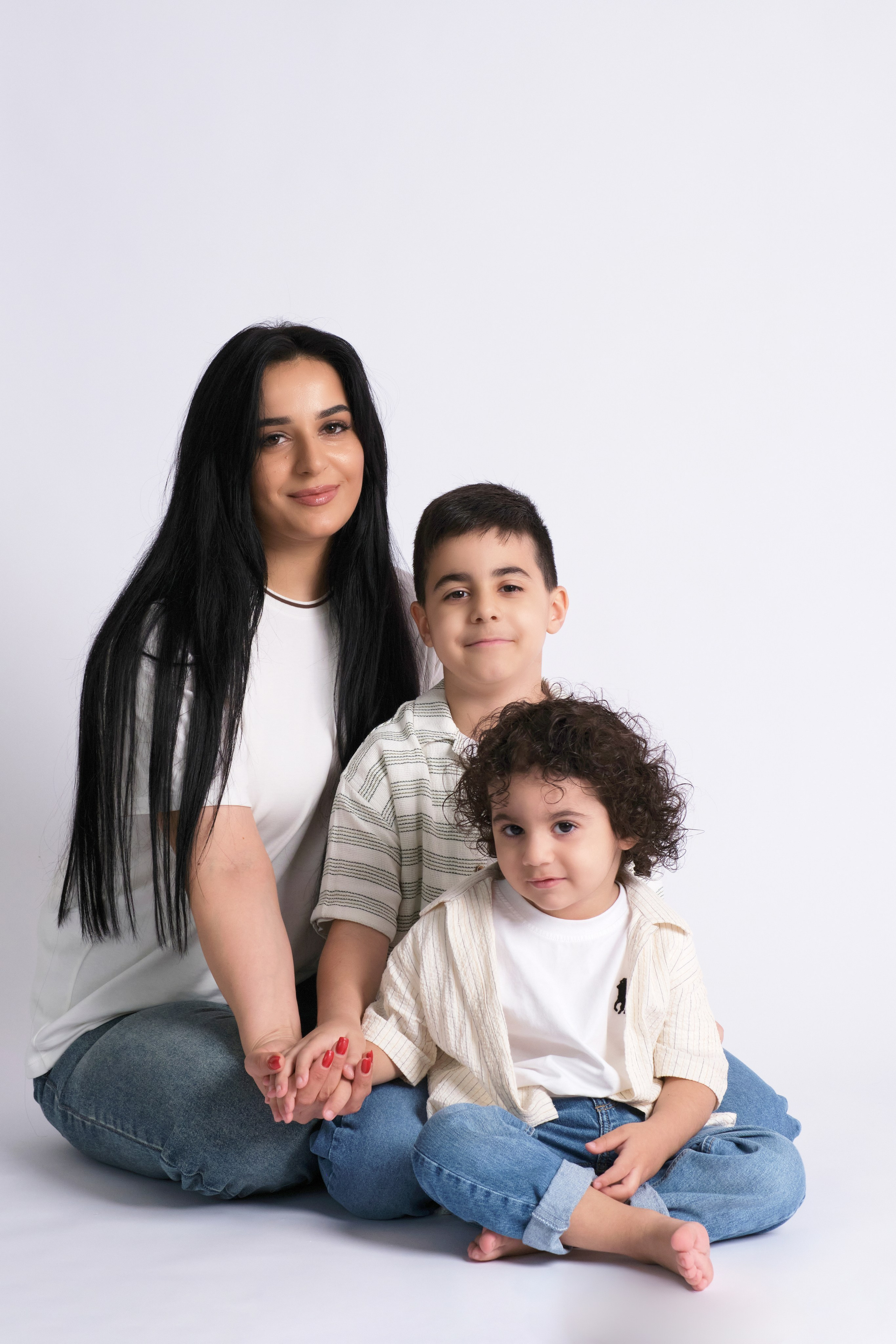 Лилит с прекрасными парнями