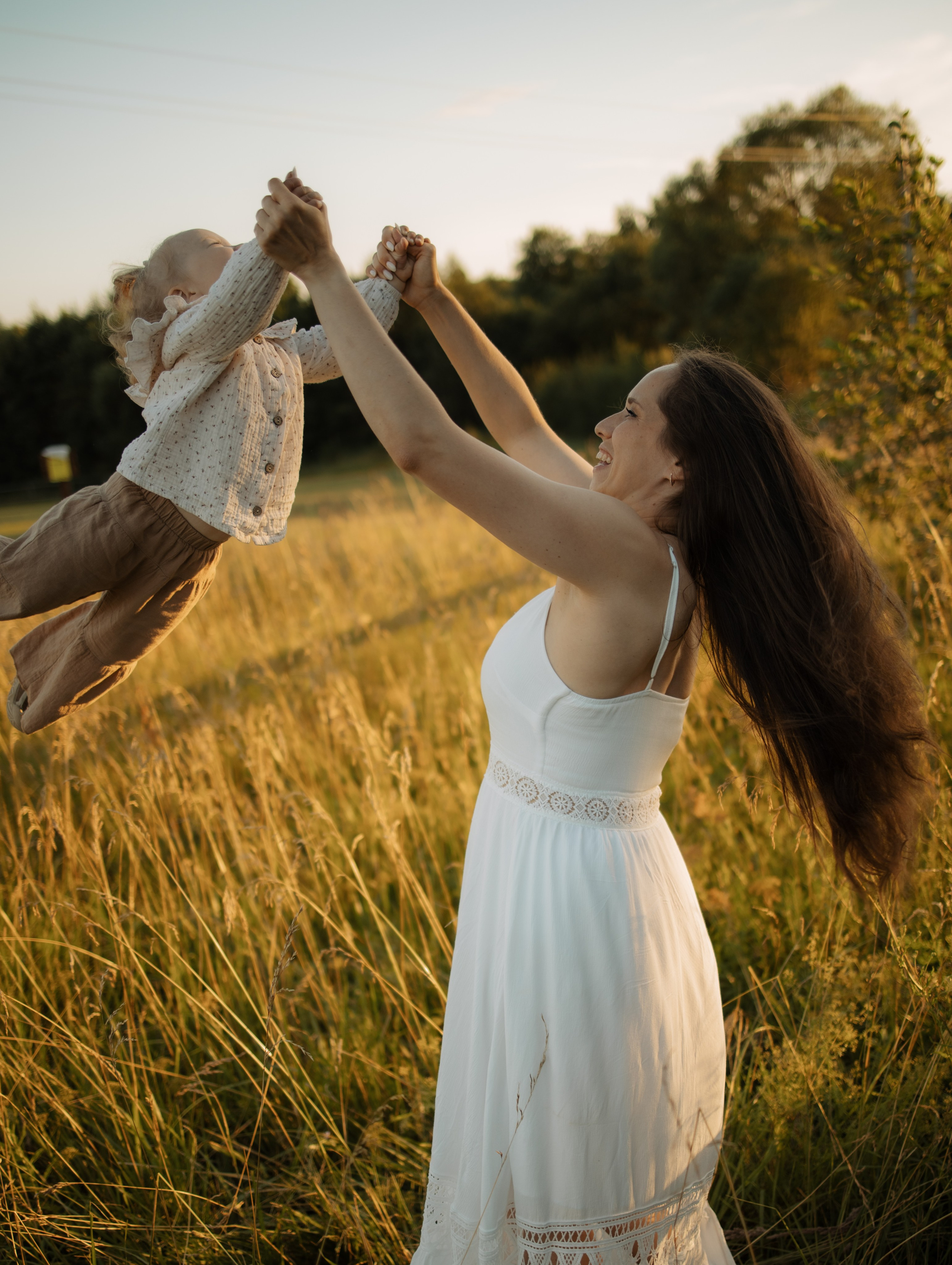 Фотосессия мамы и дочки в поле. Фотограф Углич и Ярославль Ольга Тятюшкина