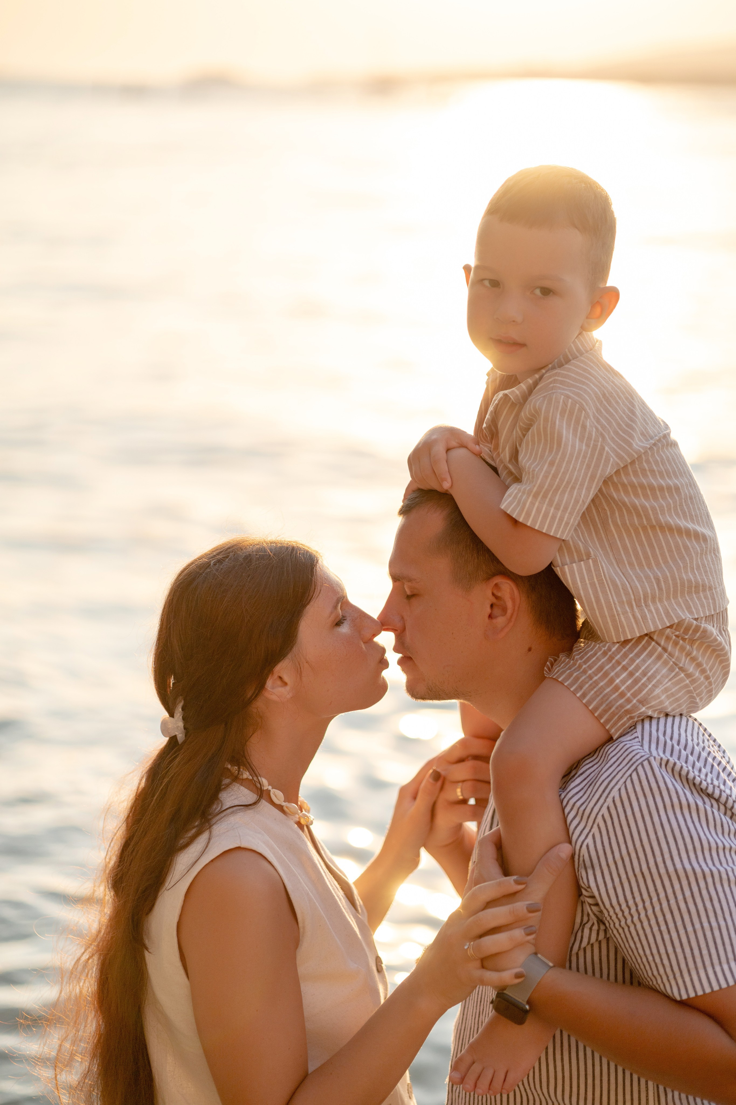 Закат на пляже Метрополь. Семейный и портретный фотограф в Геленджике Любовь Бодрова