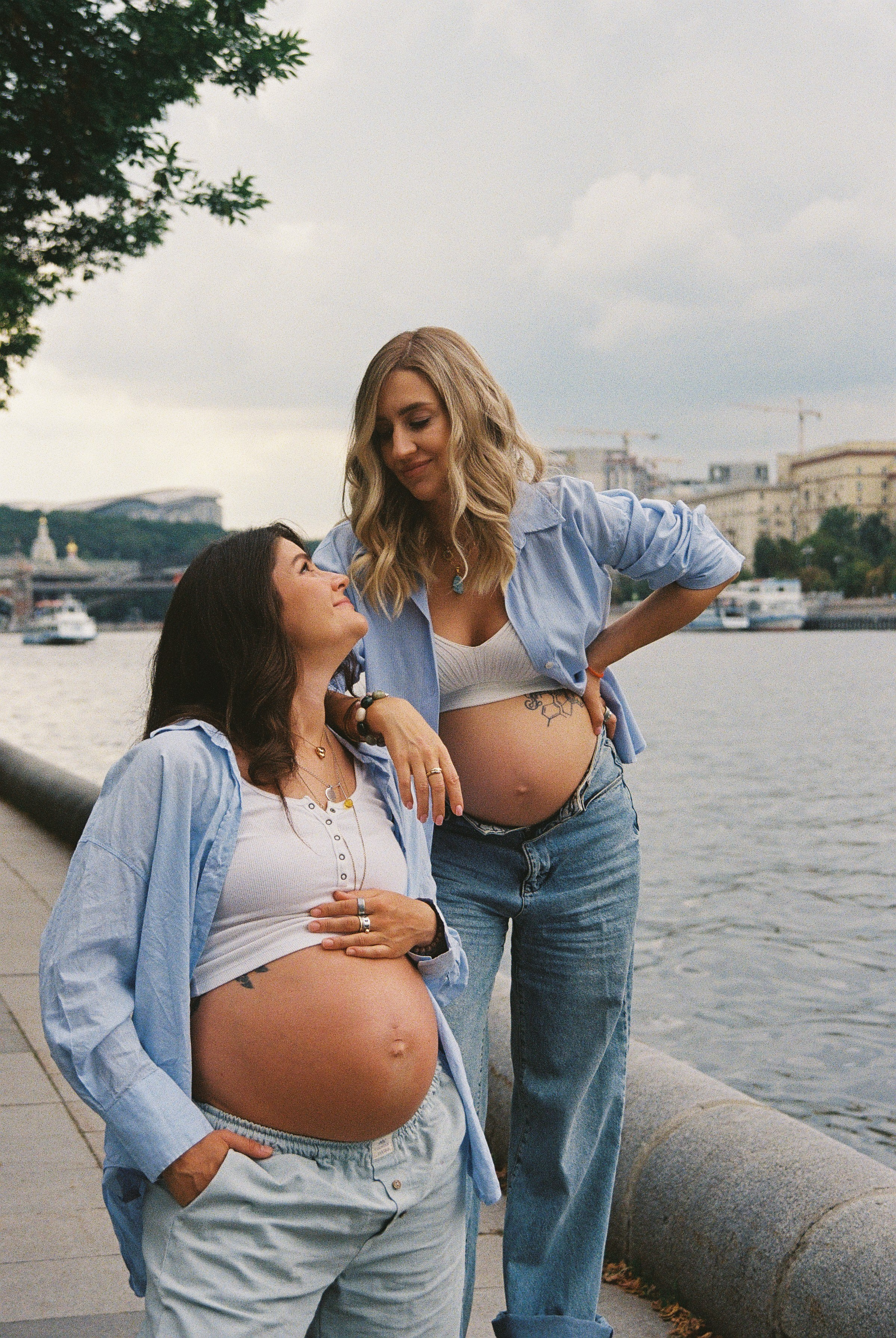 Подруги цифра + плёнка. Фотограф беременности и материнства в Москве Алевтина Носова