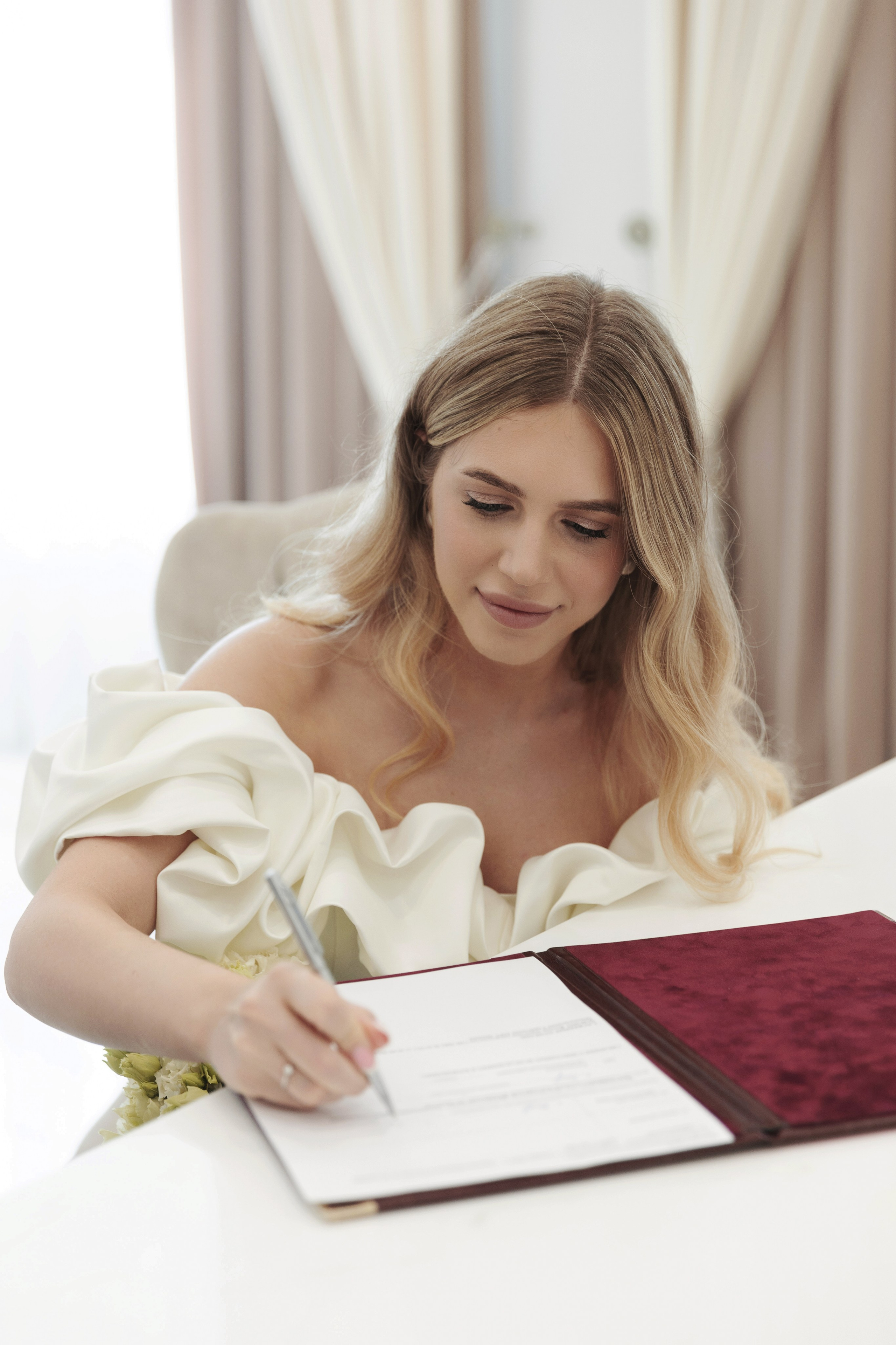 Свадебная фотосессия на Котельнической набережной и в парке Царицыно, Роспись в Шипиловском ЗАГСе. Свадебный фотограф Москва Анастасия Храмова