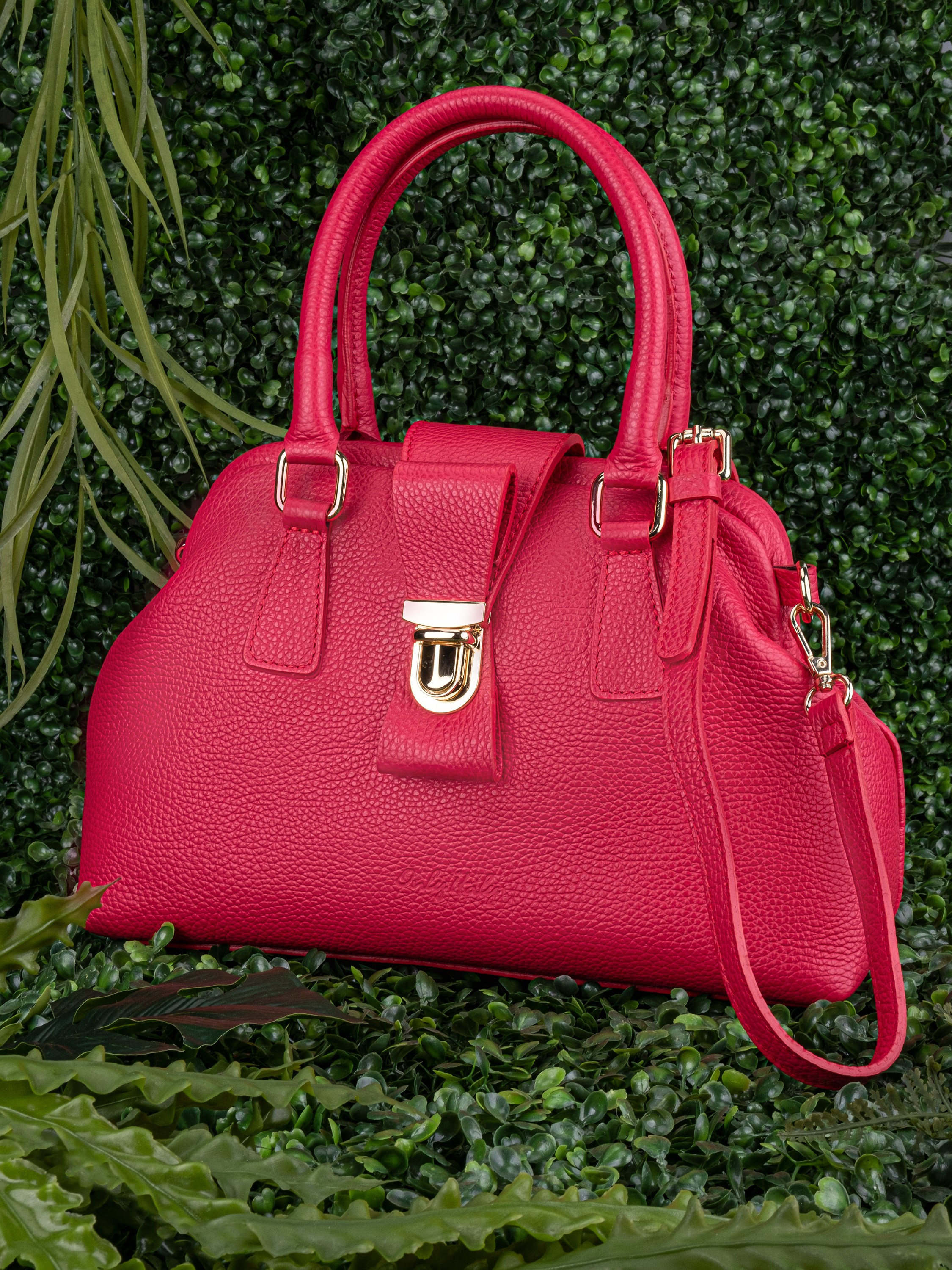 Предметная съёмка сумок для маркетплейсов. Предметный фотограф в Симферополе Антон Катунин