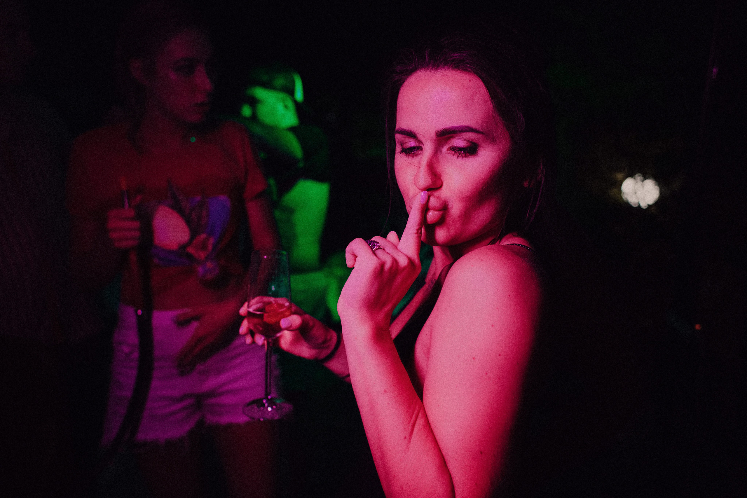 Свадебный фотограф Таганрог — фотосессия в центре города и банкет в коттедже «Виктория». Свадебный и семейный фотограф в Таганроге Бакарюк Антон