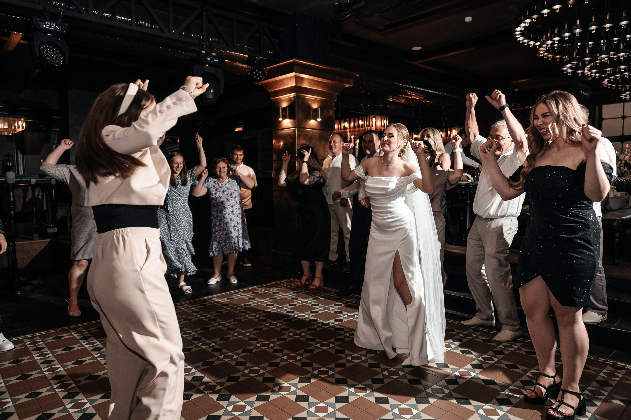 Даниил и Валерия. Черная утка. Полный день. Фотограф Екатерина Бочарникова