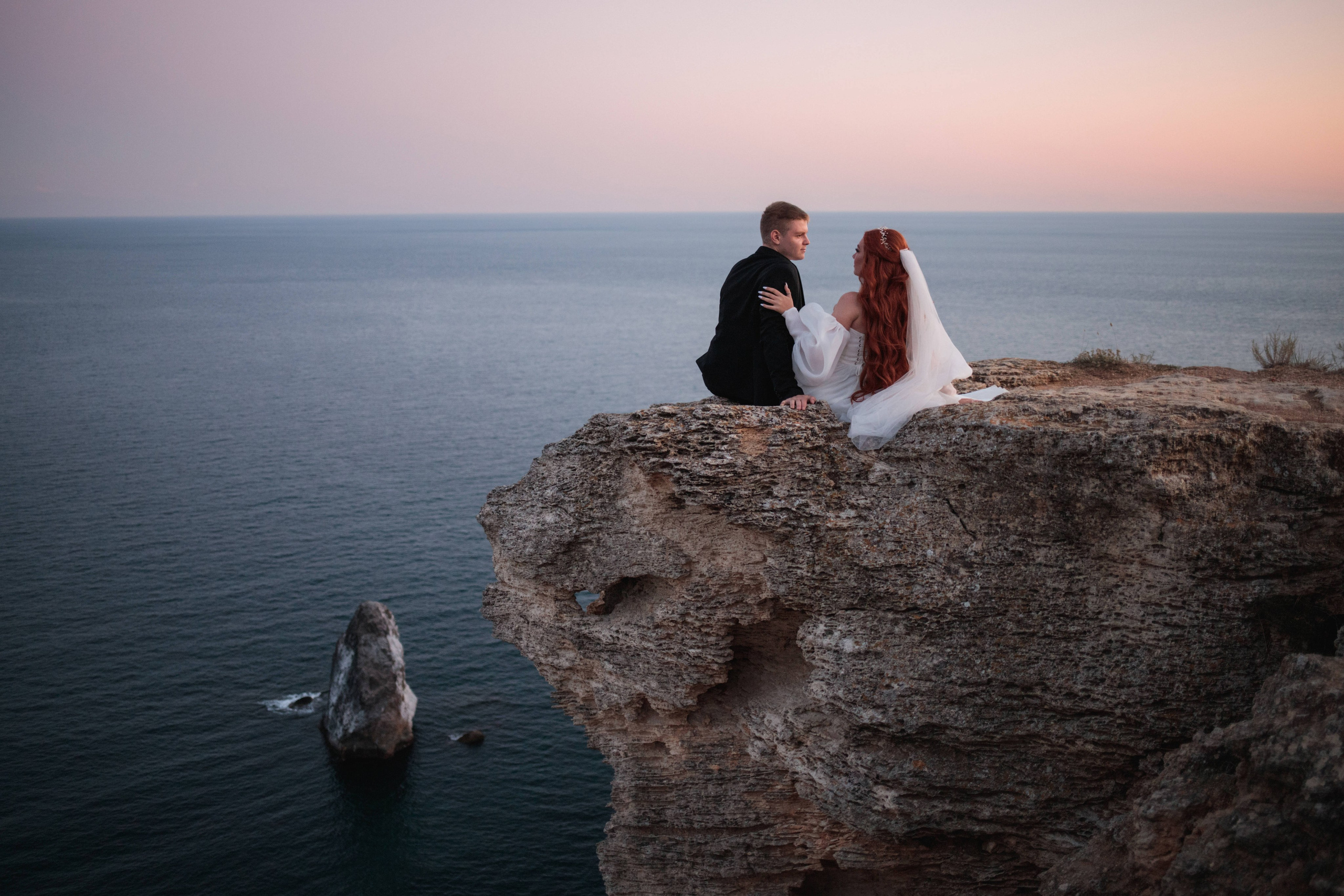 «Закат на Фиоленте: начало вечной любви Надежды и Александра в кадре». Свадебный фотограф Мироманов Николай в Крыму