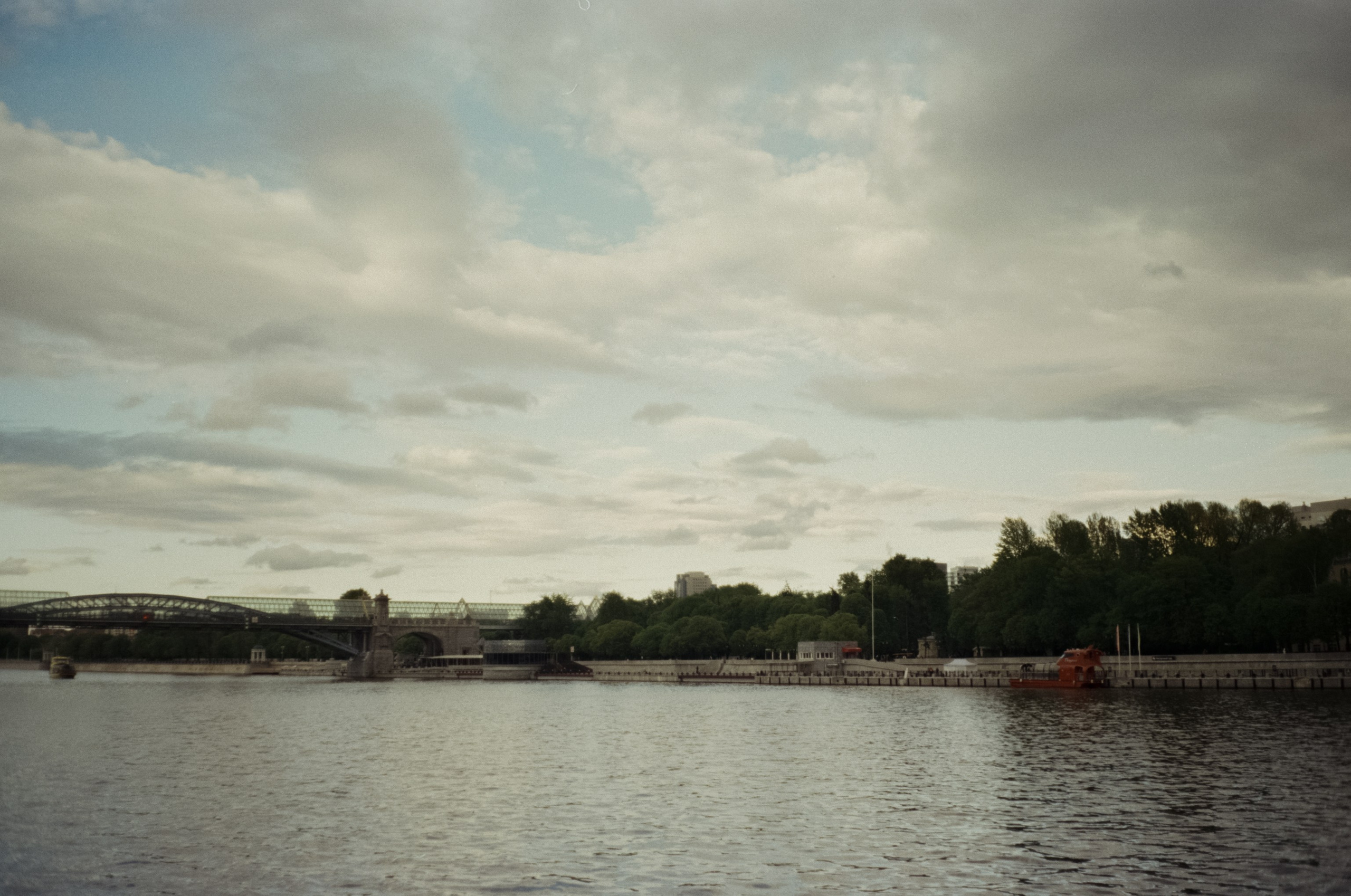 Ricoh FF-1 gray | Perspekriva expired Vision 200D | Фрунзенская набержная 5 мая 2025 года