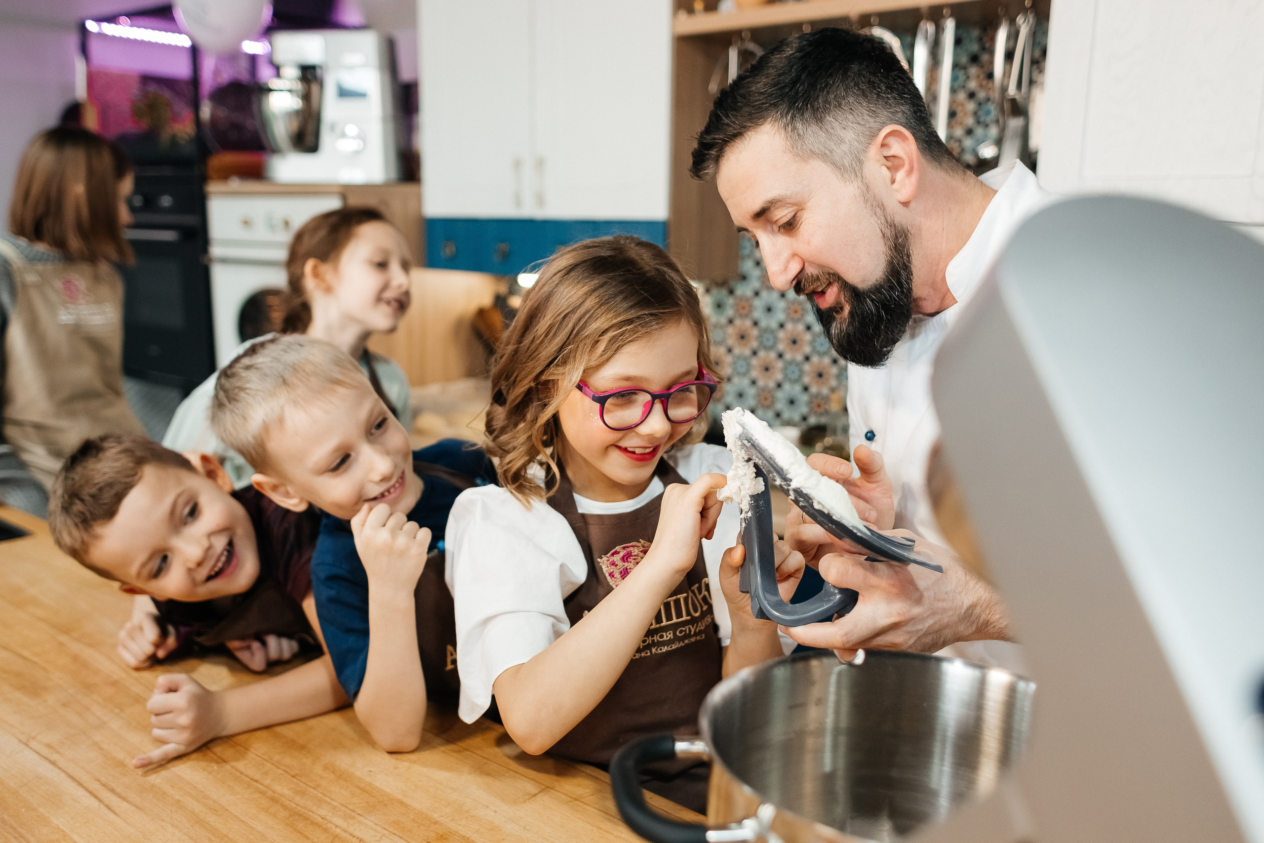 Детский мастер-класс в «АРТиШОК». Фотограф Кемерово | Сергей