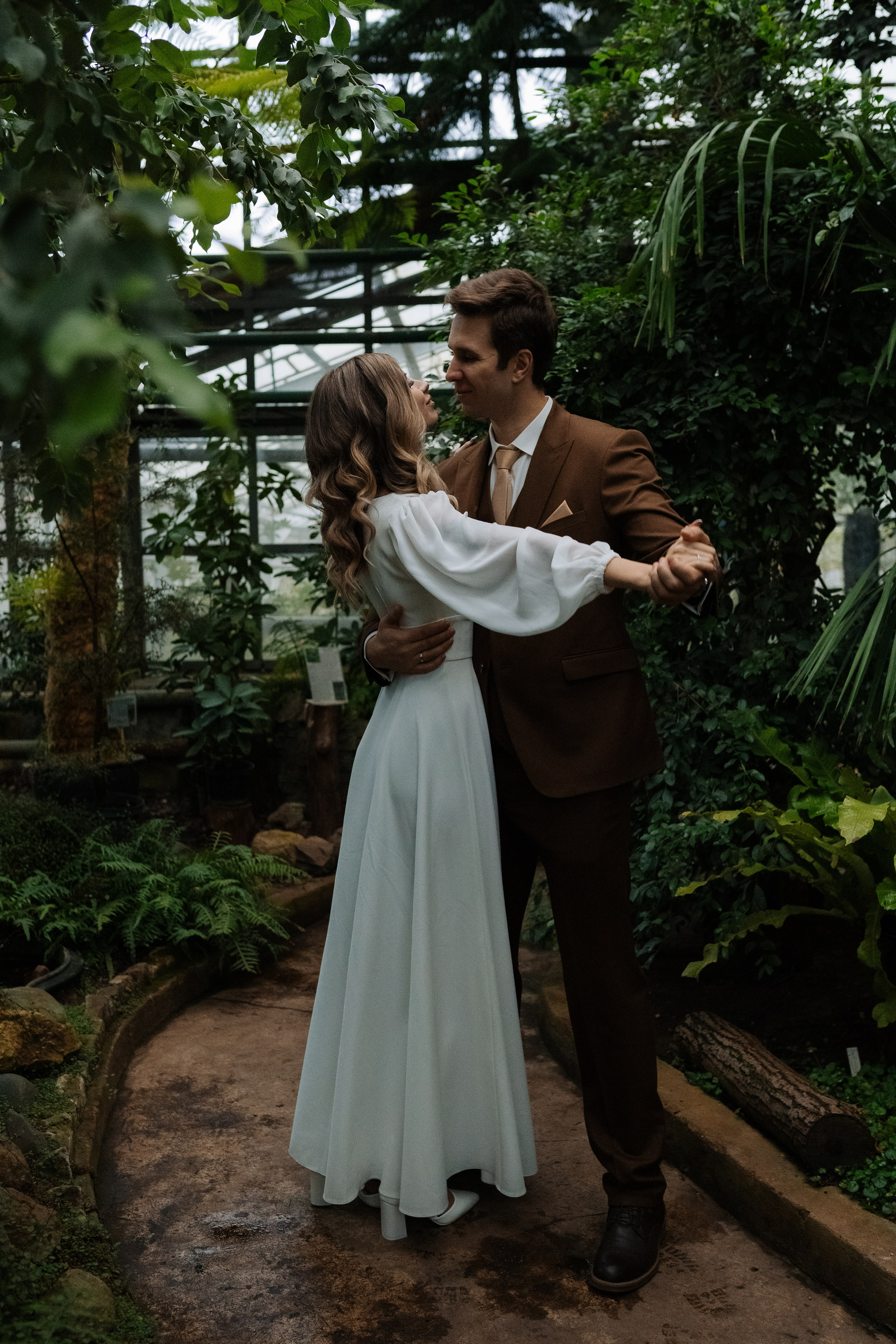 Свадебная фотосессия в оранжерее, Москва. Свадебный фотограф в Москве Анна Полушина