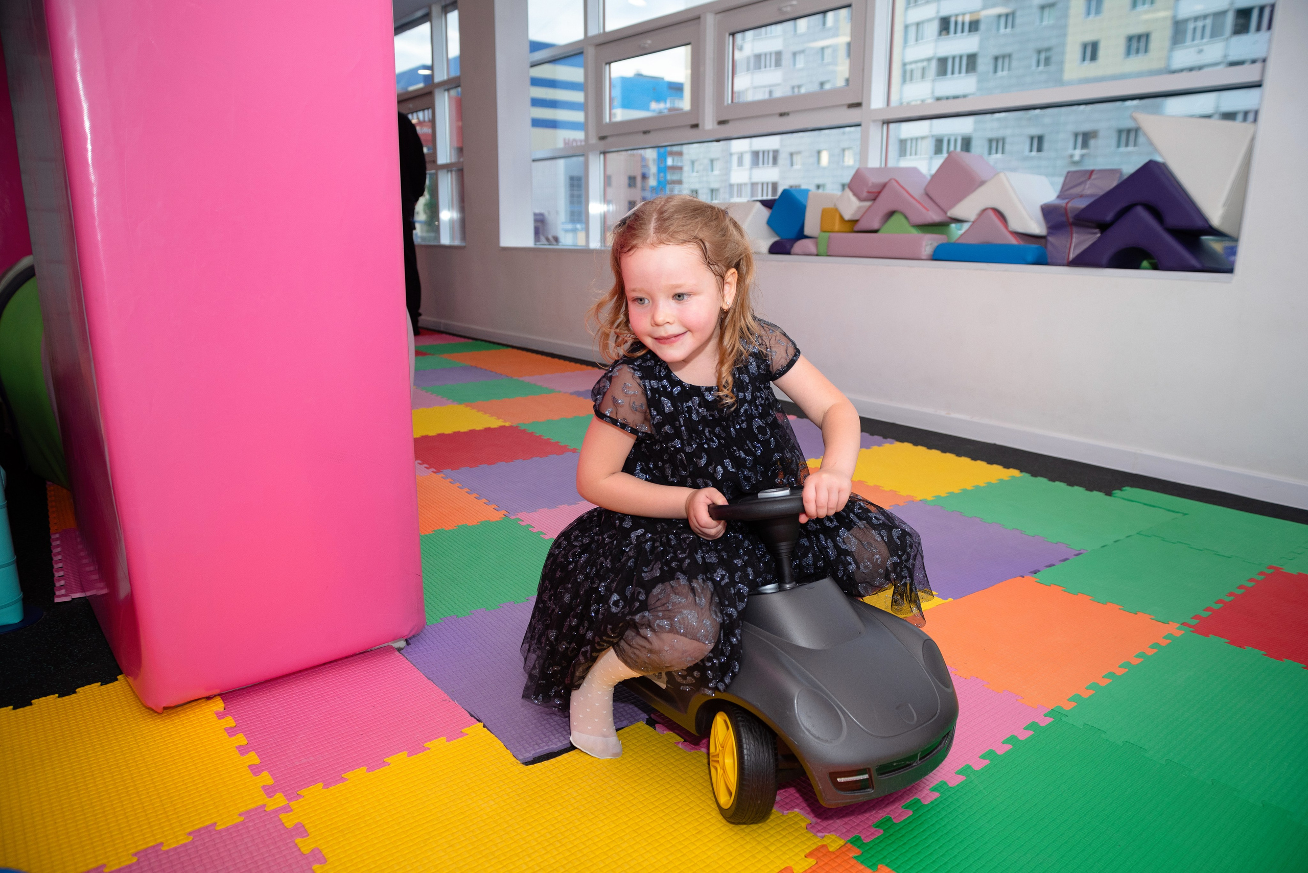 Фотографии детских праздников, дней рождения, выпускных и других мероприятий в Сургуте и Нефтеюганске.