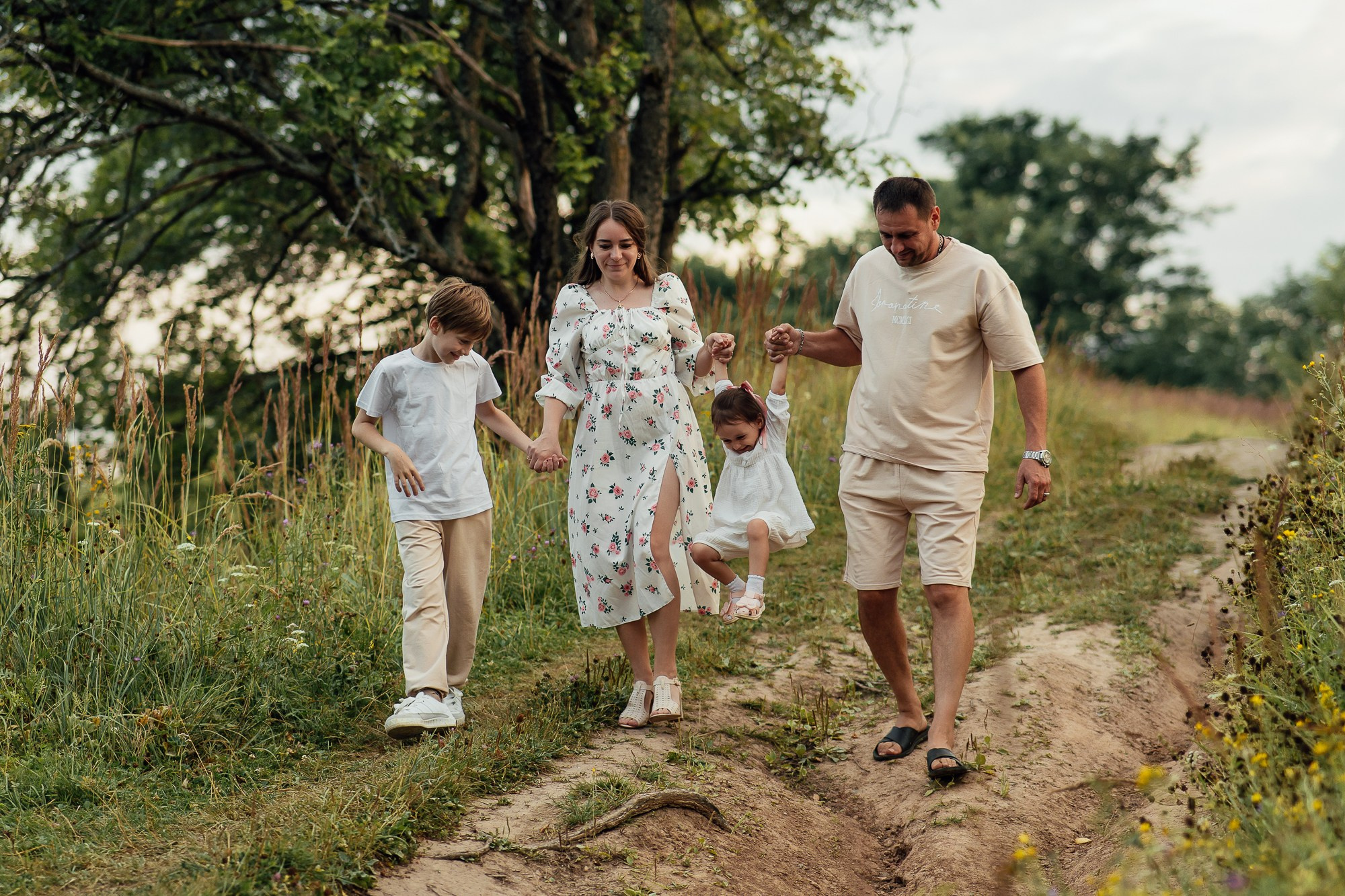Семейная фотосессия на природе. Свадебный и репортажный фотограф в Ярославле Евгений Сальников