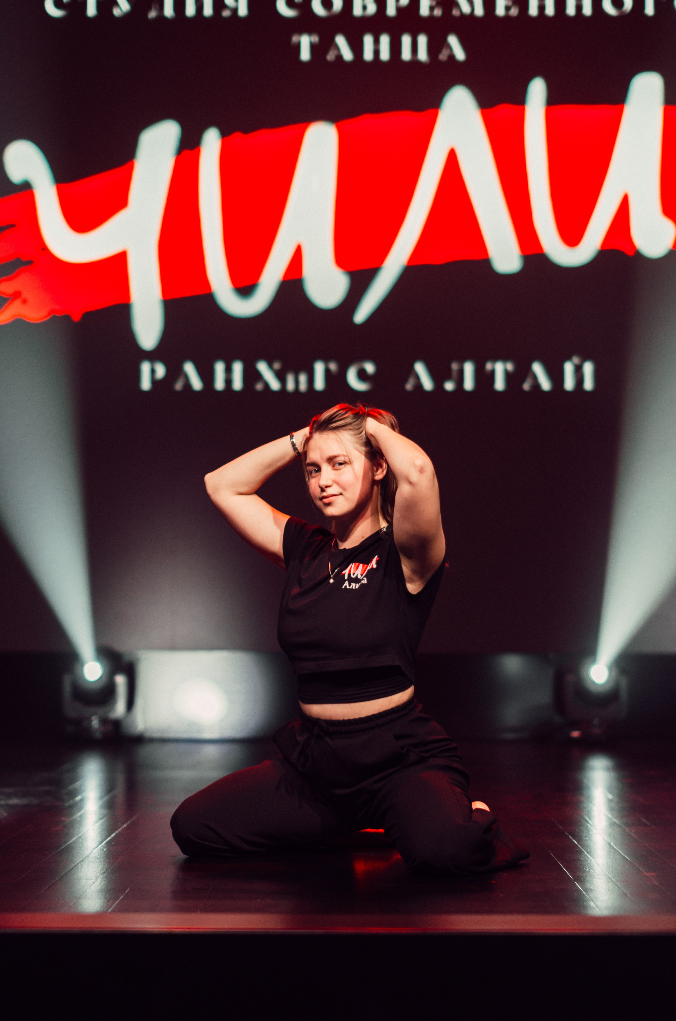 Групповая фотосъемка танцевального коллектива. Денисова Аля — фотограф для парных съемок и индивидуальных историй в Барнауле