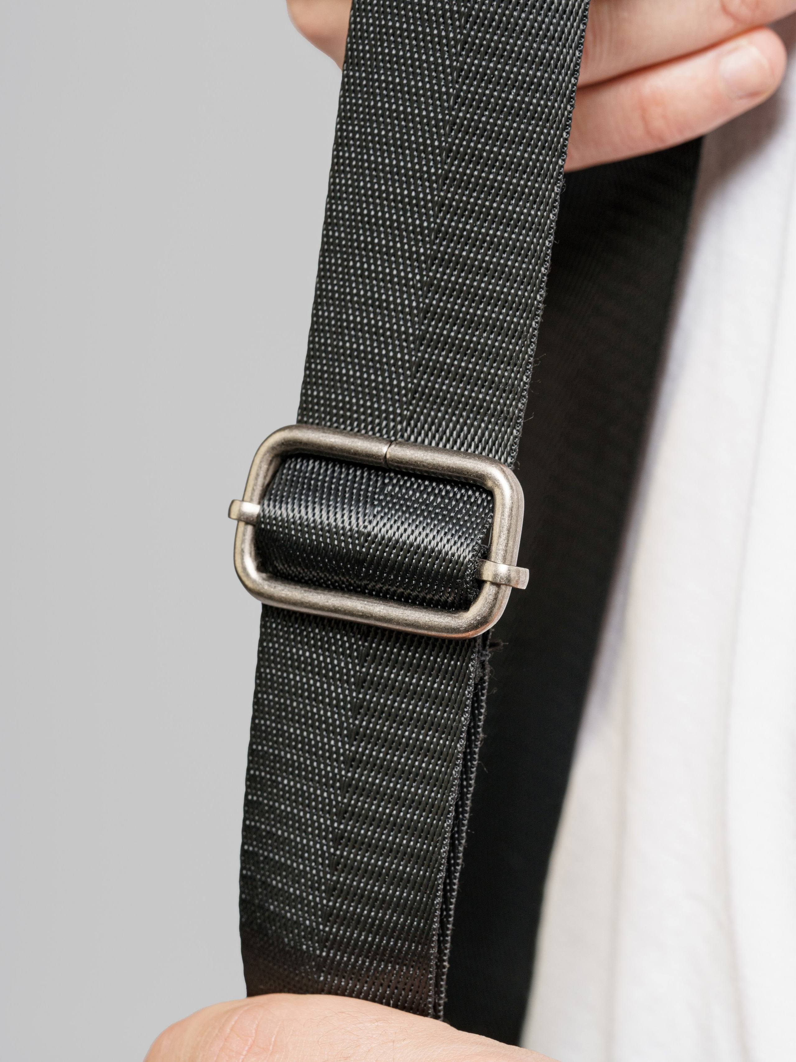 Сумки-бананки, модель Кирилл. KED Production — продакшн из СПб. Создаём фото, видео и контент, который помогает брендам и селлерам продавать больше