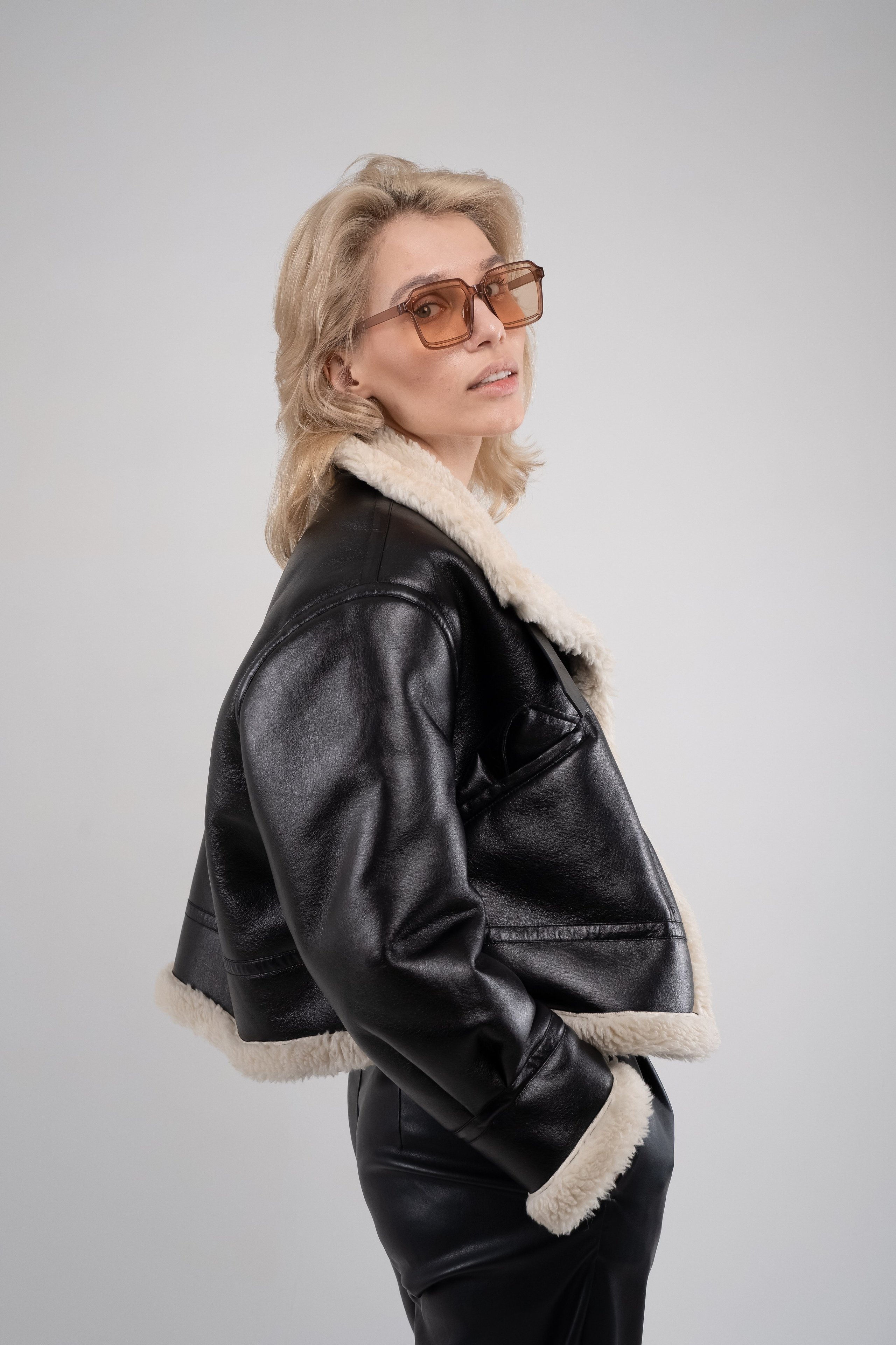 фотосъёмка для маркетплейсов предметная съёмка для маркетплейса фото товаров для Ozon / Wildberries / Яндекс Маркет студийная съёмка для карточек товара видеосъёмка для маркетплейсов контент для карточек товара продающие фото для Wildberries профессиональные фото для маркетплейсов видеообзор товара для Ozon / WB видеоинструкция для маркетплейса лукбук для видеосъёмка продакшн студия полного цикла производство видео под ключ создание рекламного ролика видеосъёмка для бизнеса креативная видеосъёмка съемка видеообзоров имиджевое видео для бренда промо ролик под маркетплейс видеоролик под Wildberries / Ozonмаркетплейсов инфографика для маркетплейса  