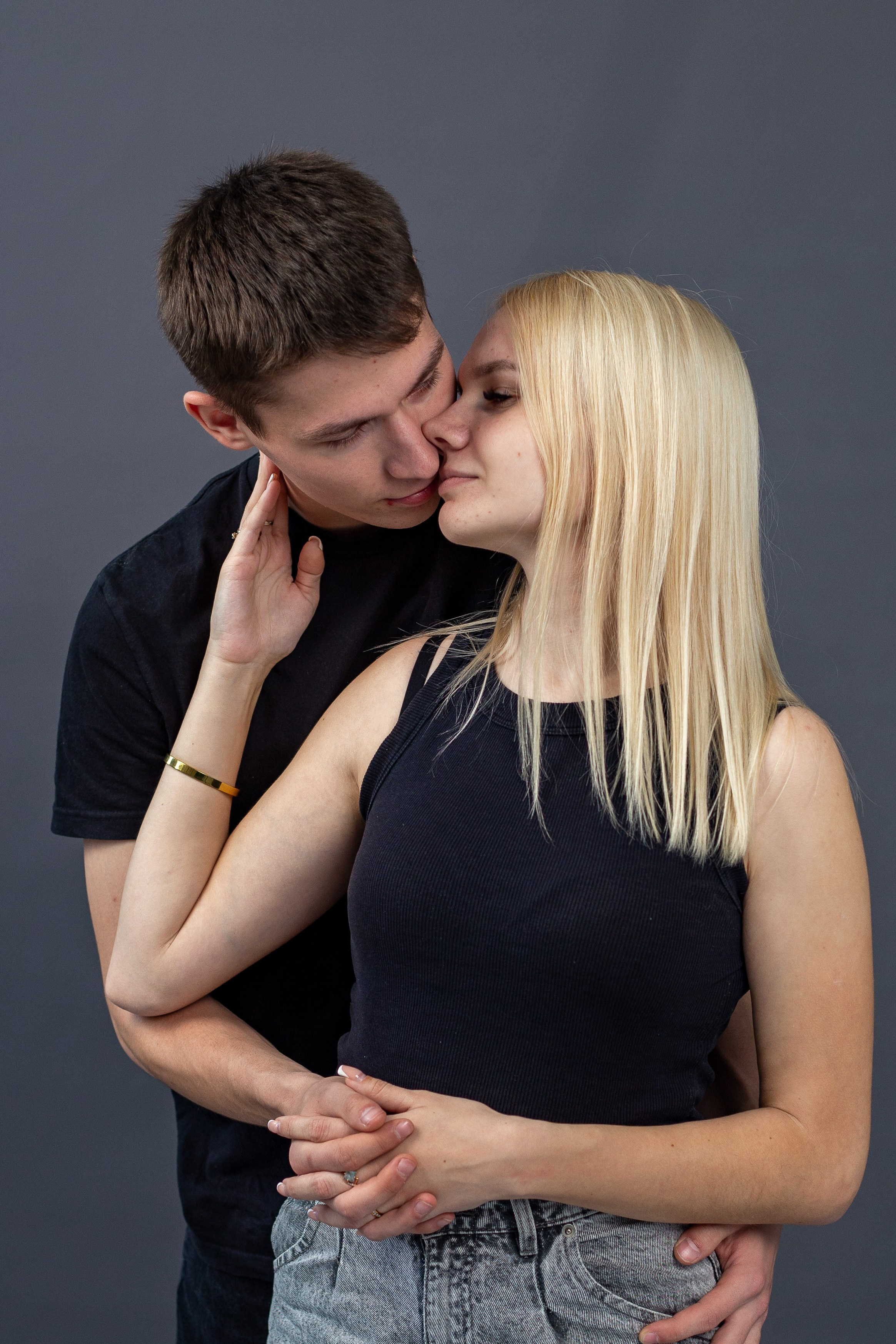 Love story. Фотограф Краснодара, фотограф в парке Галецкого.репортажный фотограф. детский фотограф, свадебный фотограф. профессиональный фотограф