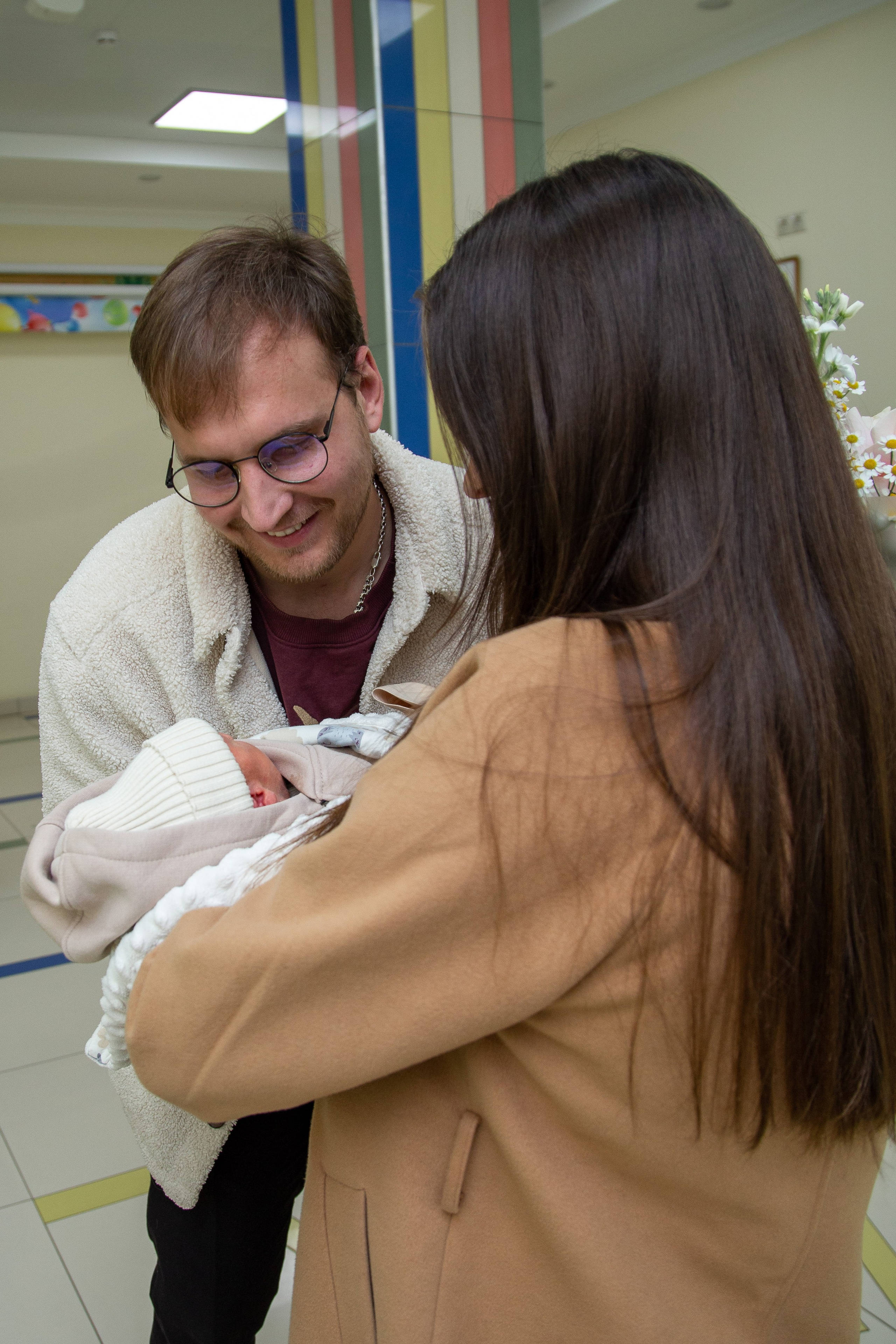 Выписка из роддома. Фотограф Краснодара, фотограф в парке Галецкого.репортажный фотограф. детский фотограф, свадебный фотограф. профессиональный фотограф