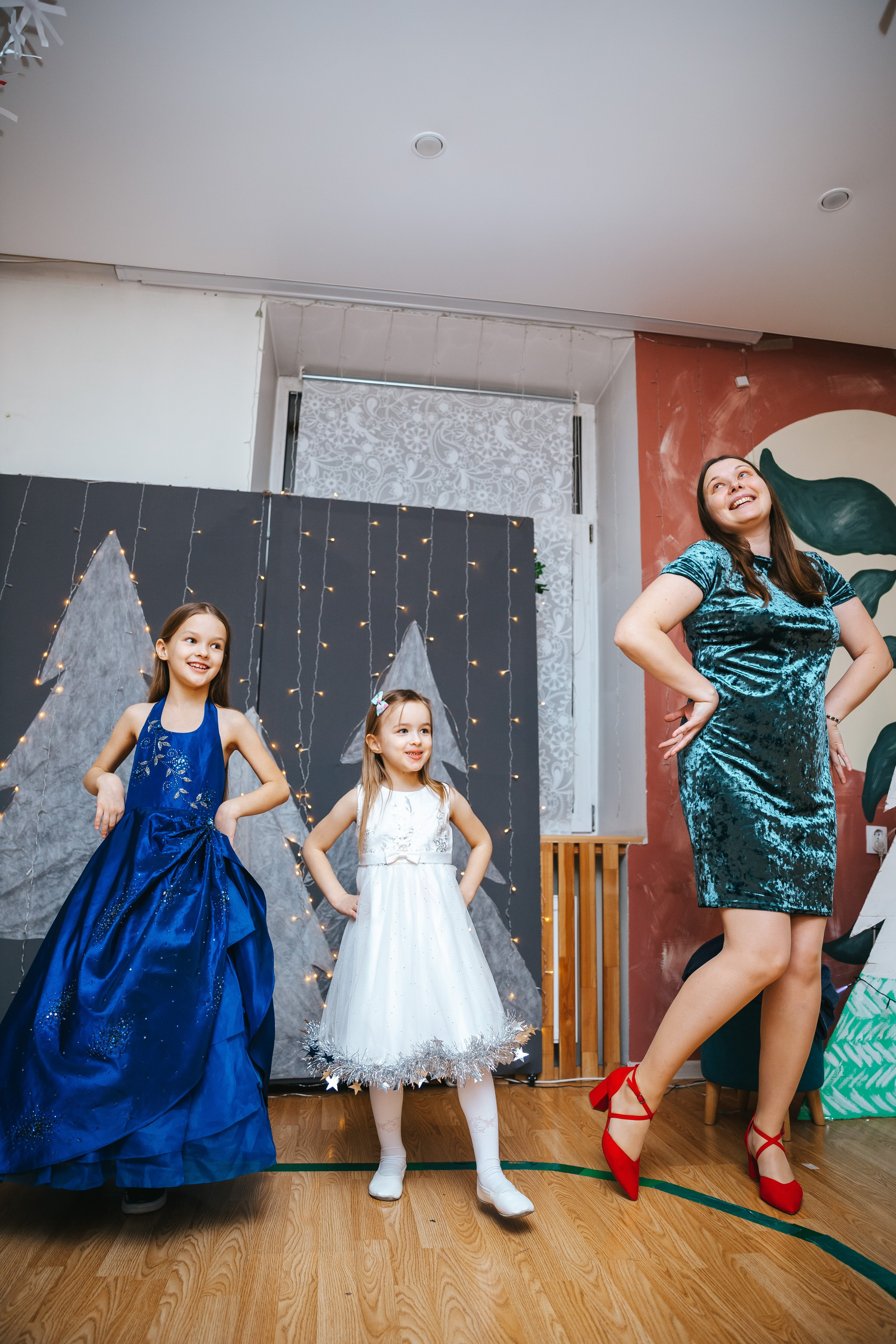 Новогодний утренник в Монтессори-садике. Семейный lifestyle фотограф в Санкт-Петербурге Людмила Пахомова