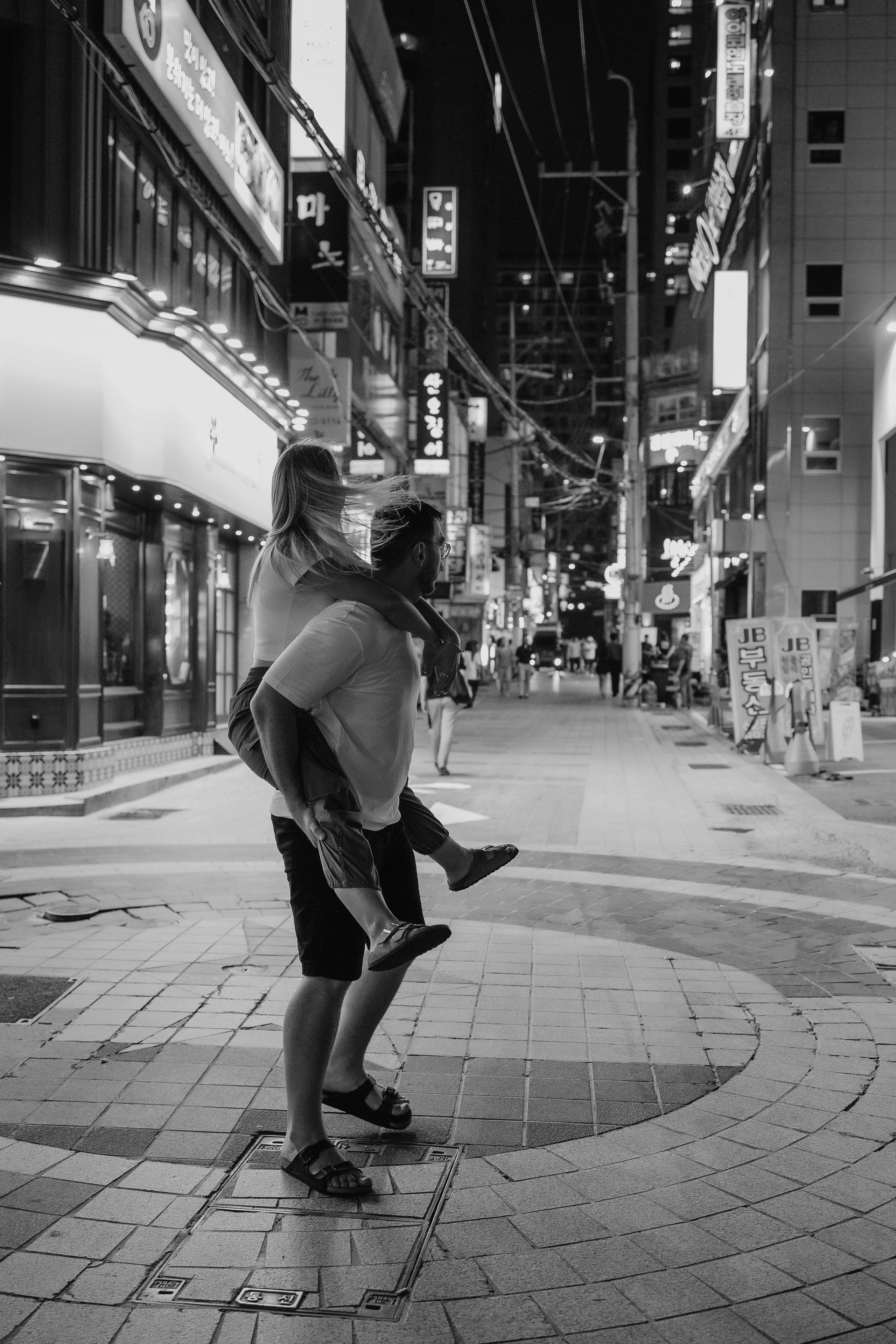 Вечерняя прогулка в городе Пусан. ВАШ ФОТОГРАФ В ПУСАНЕ (Южная Корея) Александра Ануфрий