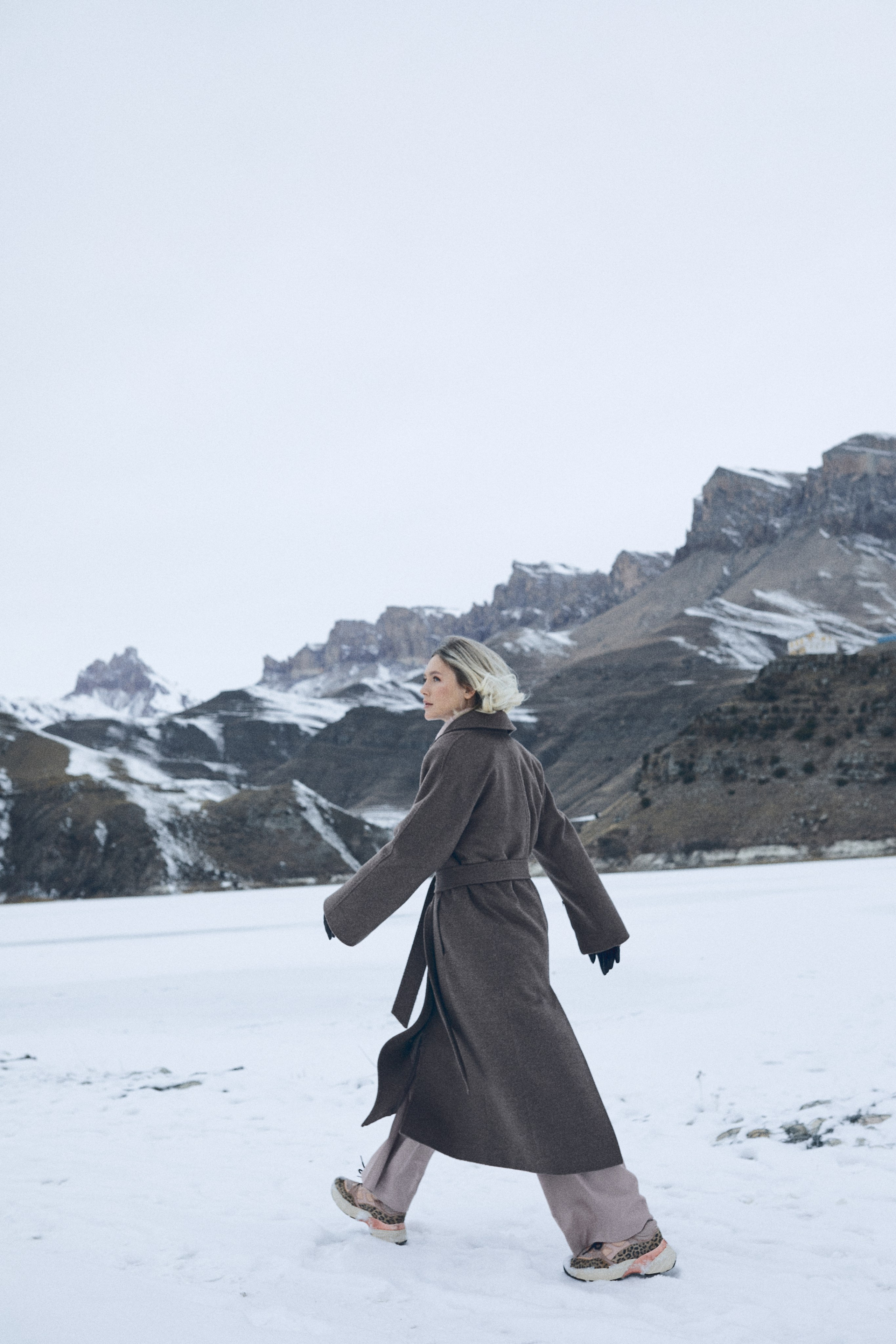 Выездная съемка для бренда одежды. Фотограф Продюсер в горах КБР / Москва  Нальчик Горы