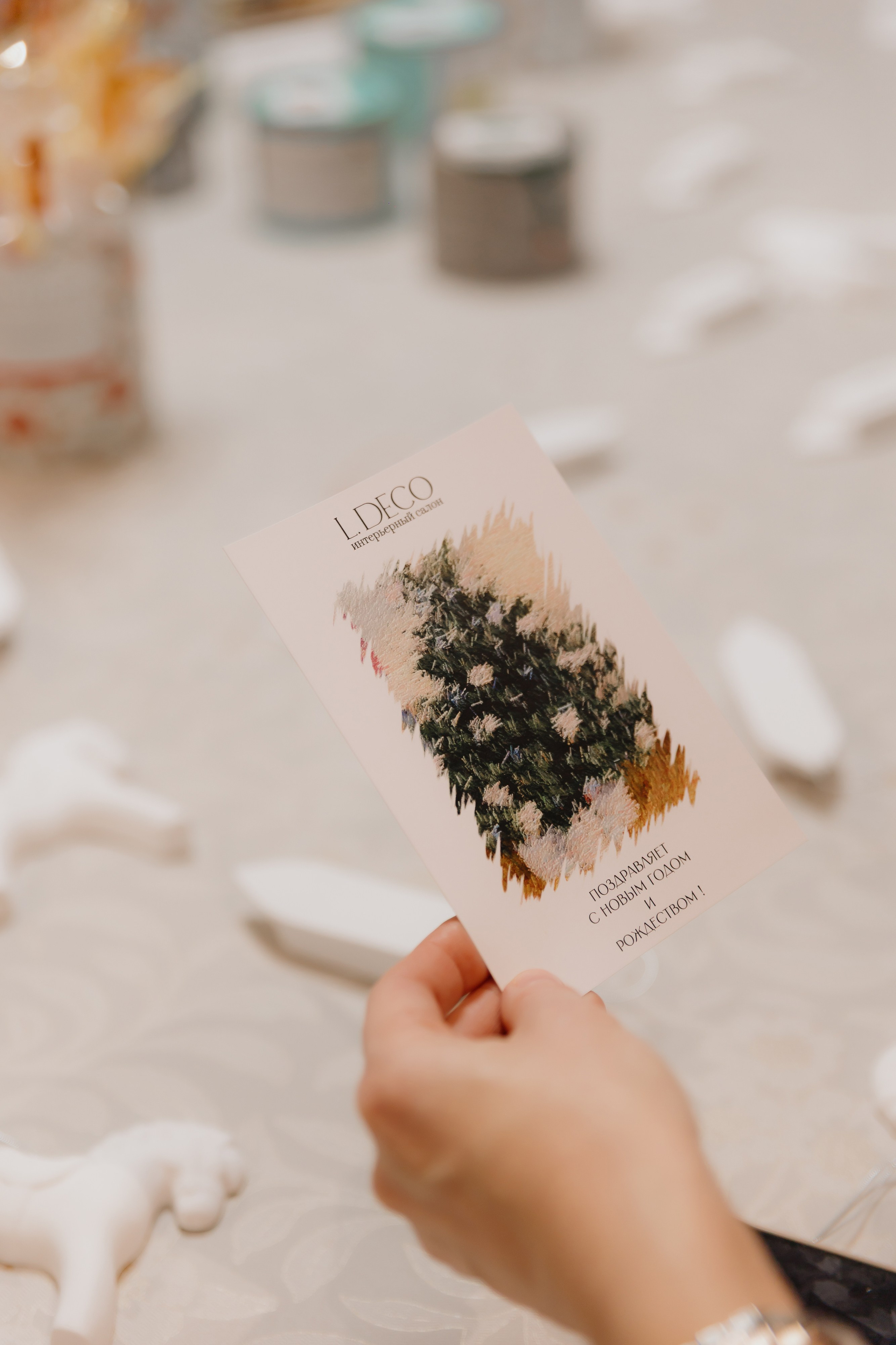 Предновогодний «Кофе-рейв» в L. DECO 17 декабря 2025 года. L. Deco интерьерный салон. Краски/обои/лепной декор