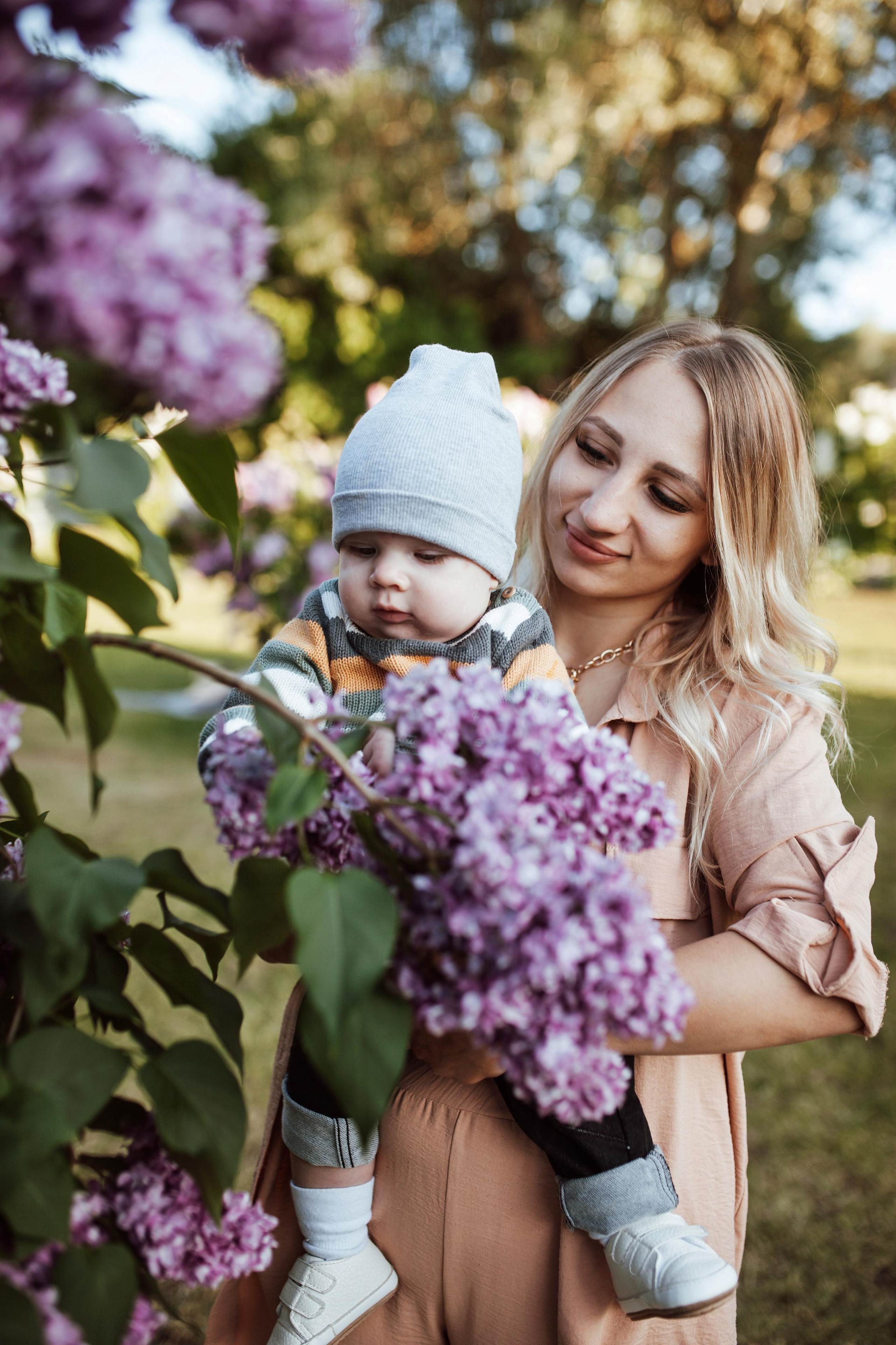Семейная съёмка в сирени. Семейный Life style фотограф в Великом Новгороде Юлия Ефимова