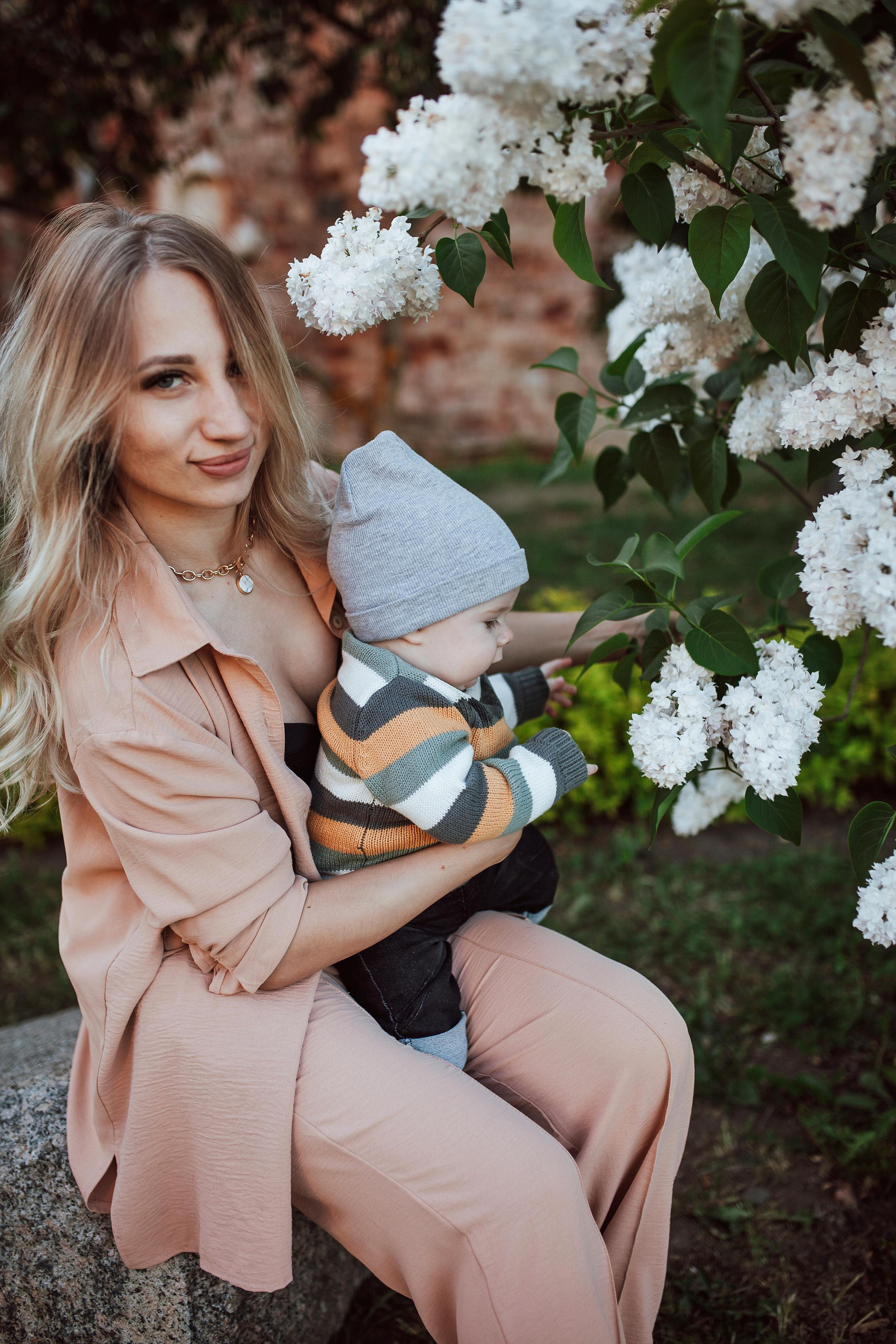 Семейная съёмка в сирени. Семейный Life style фотограф в Великом Новгороде Юлия Ефимова