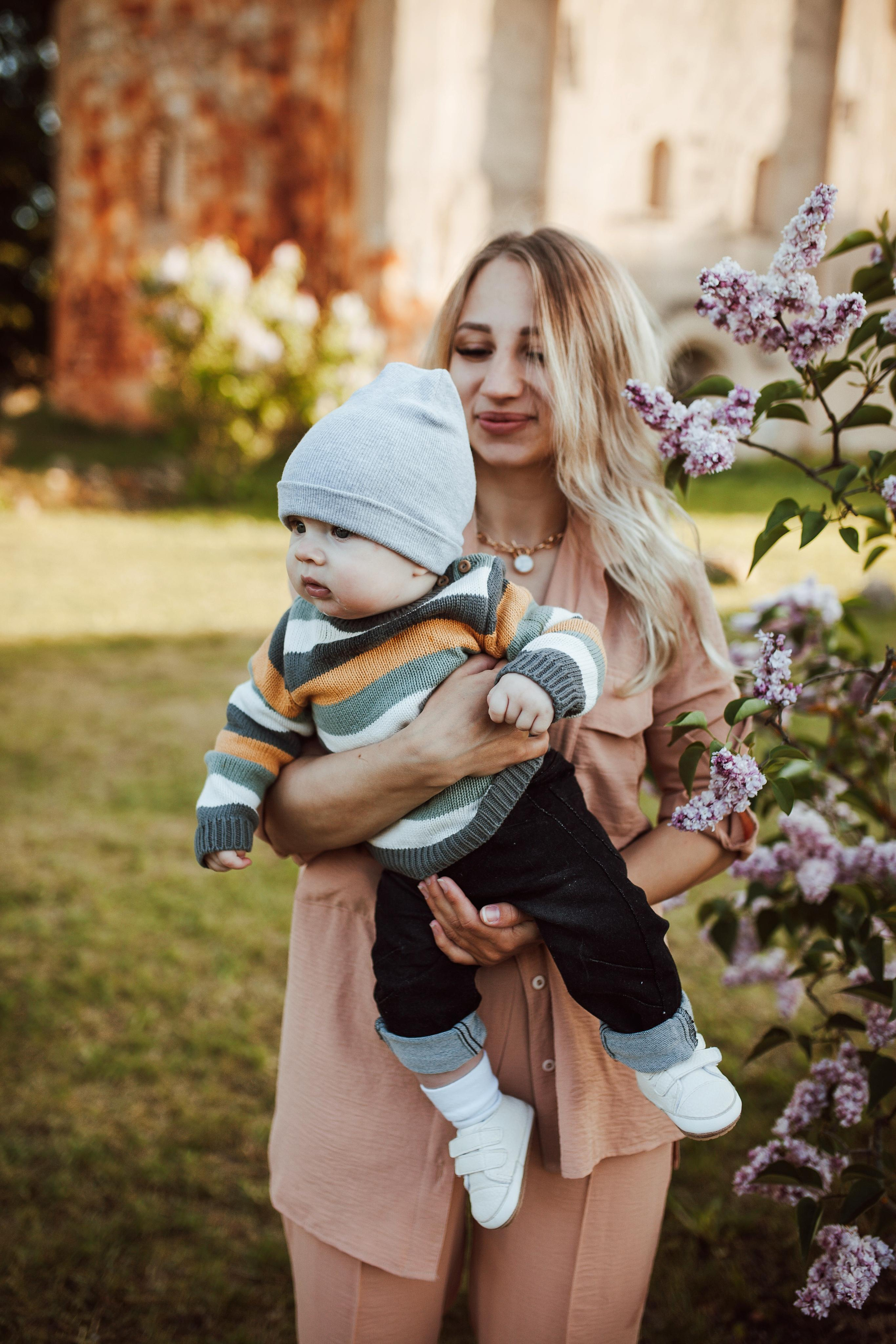 Семейная съёмка в сирени. Семейный Life style фотограф в Великом Новгороде Юлия Ефимова