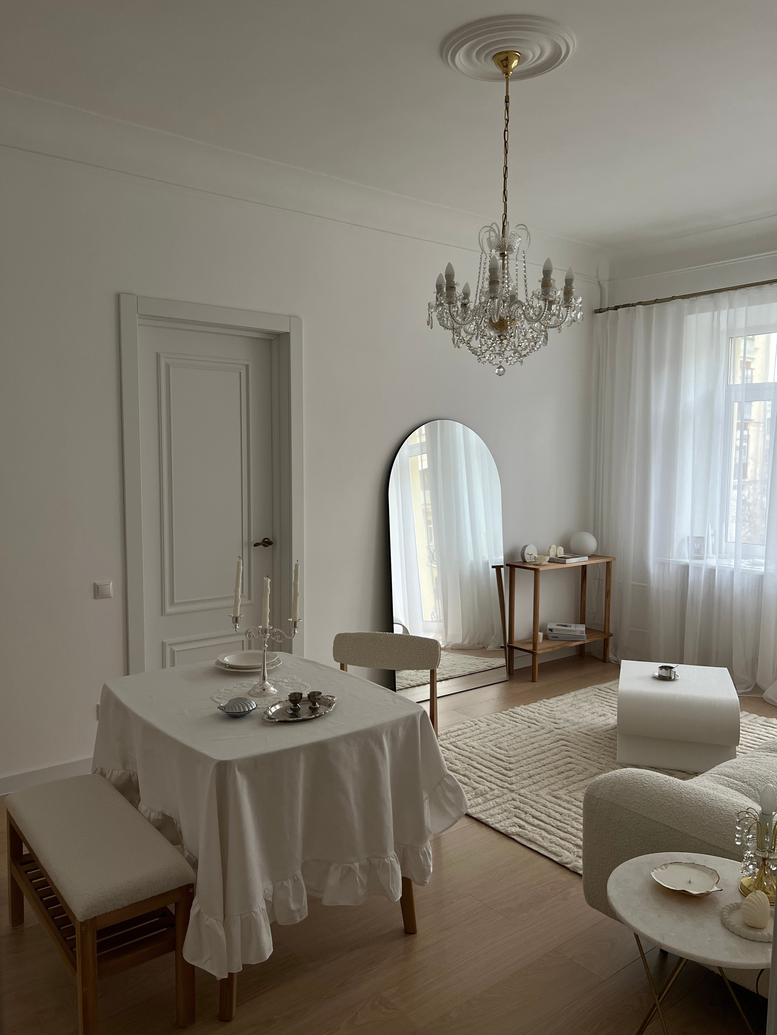 ИНТЕРЬЕР ГОСТИНОЙ. PARISIEN STUDIO | Интерьерная квартира — студия в стиле минимализм в Москве