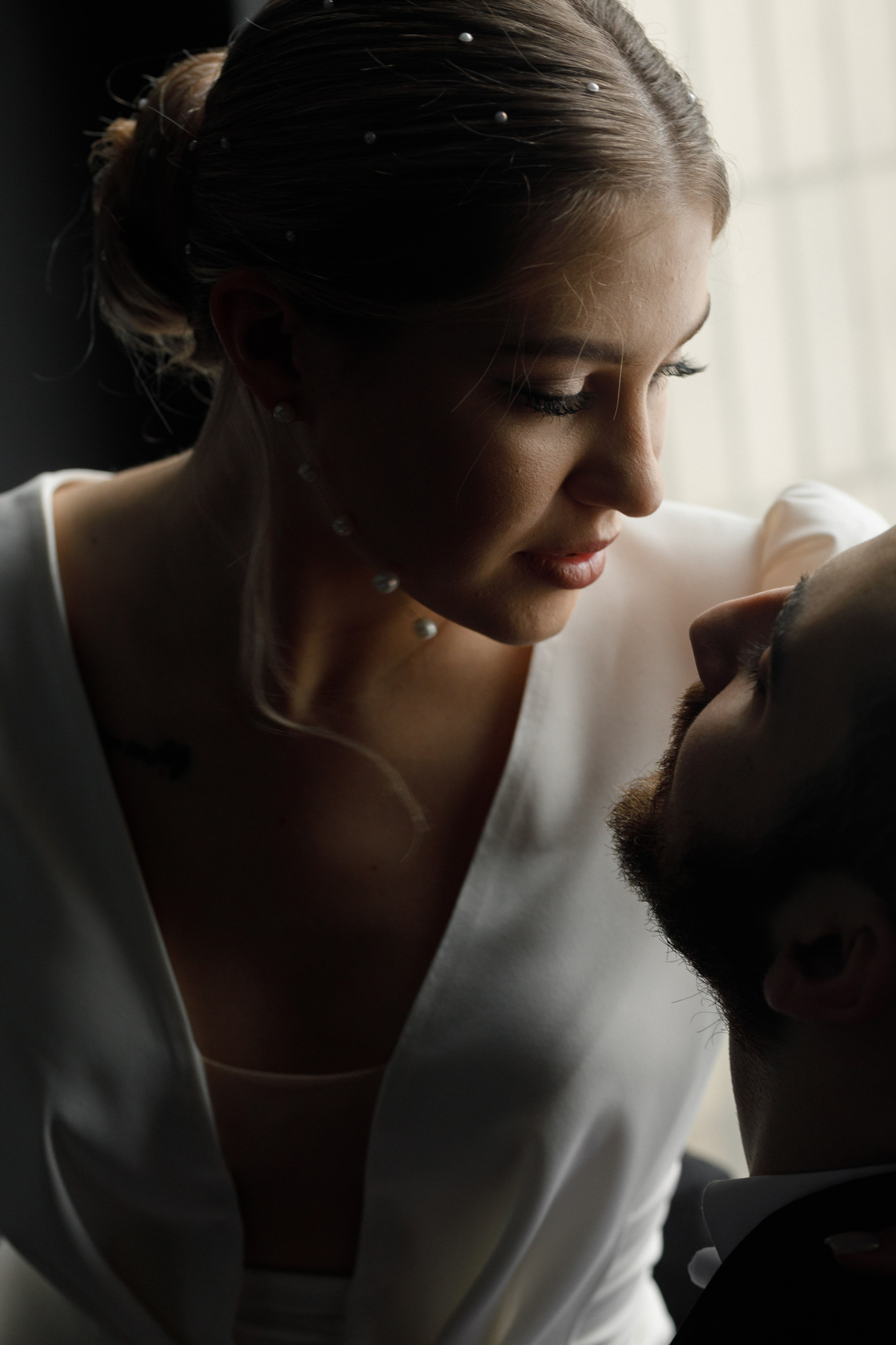 Вероника и Никита (съёмка в студии, тёмная тональность). Свадебный фотограф Беларусь Ольга Козыренко