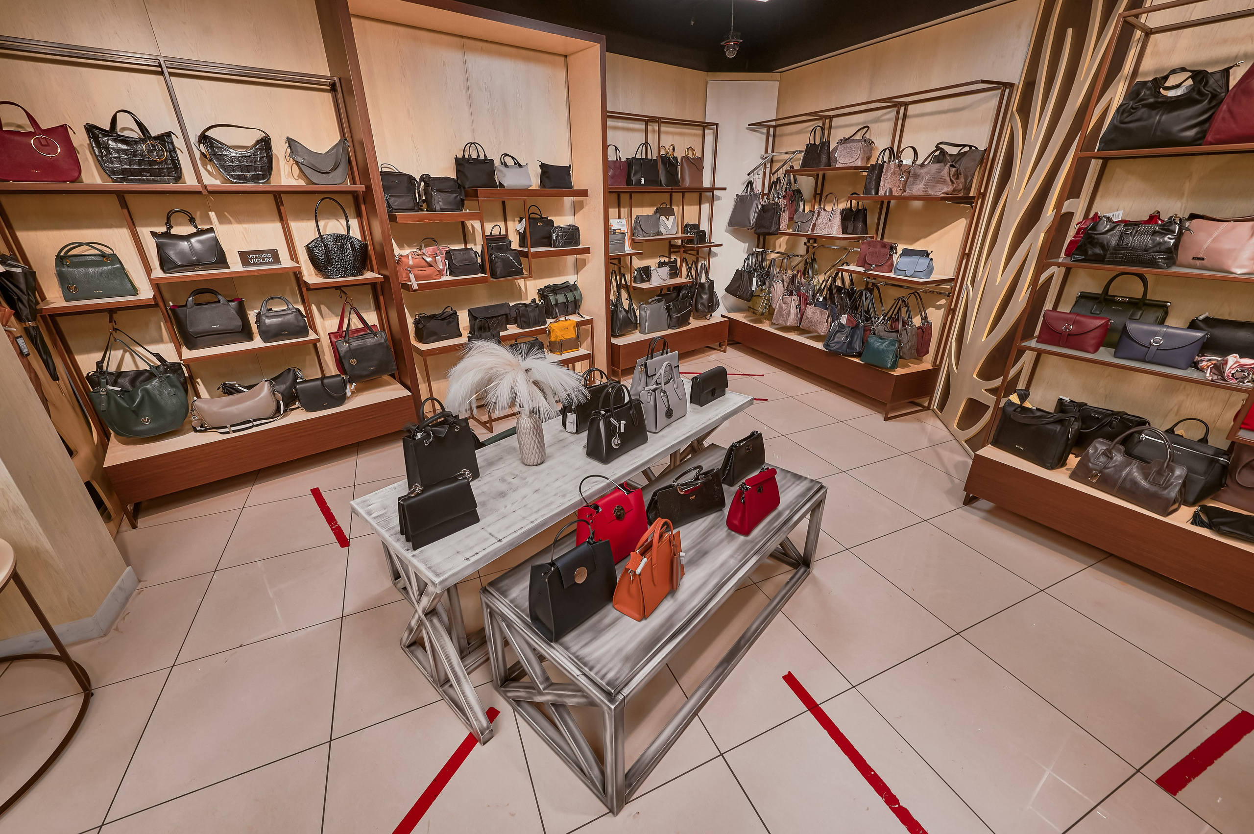 Портфолио по интерьерной и экстерьерной фотосъёмки: Мир сумок — Левый берег. Фотограф Яковлев Роман — Красноярск