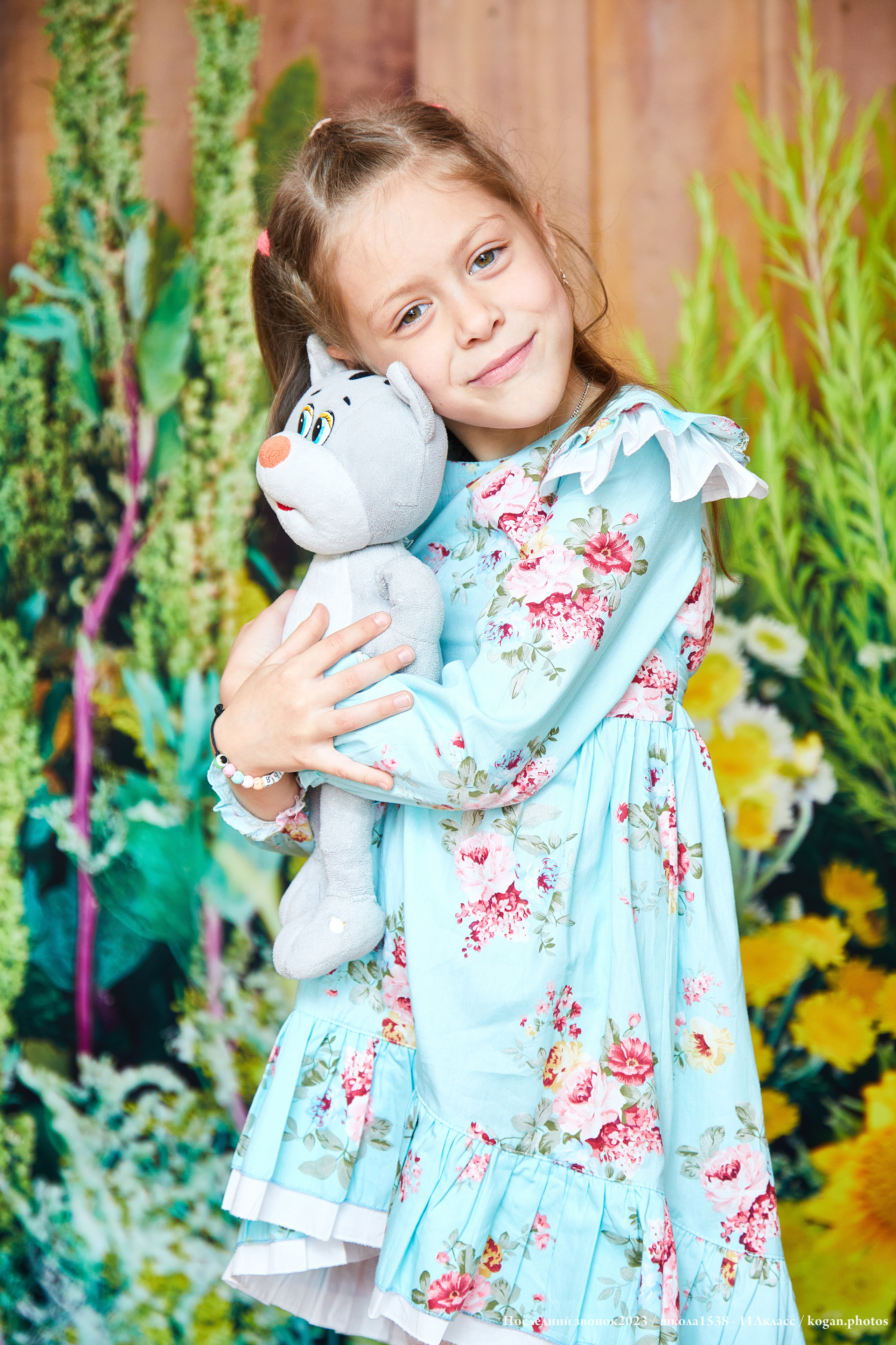 портрет в детском саду - дети с игрушками