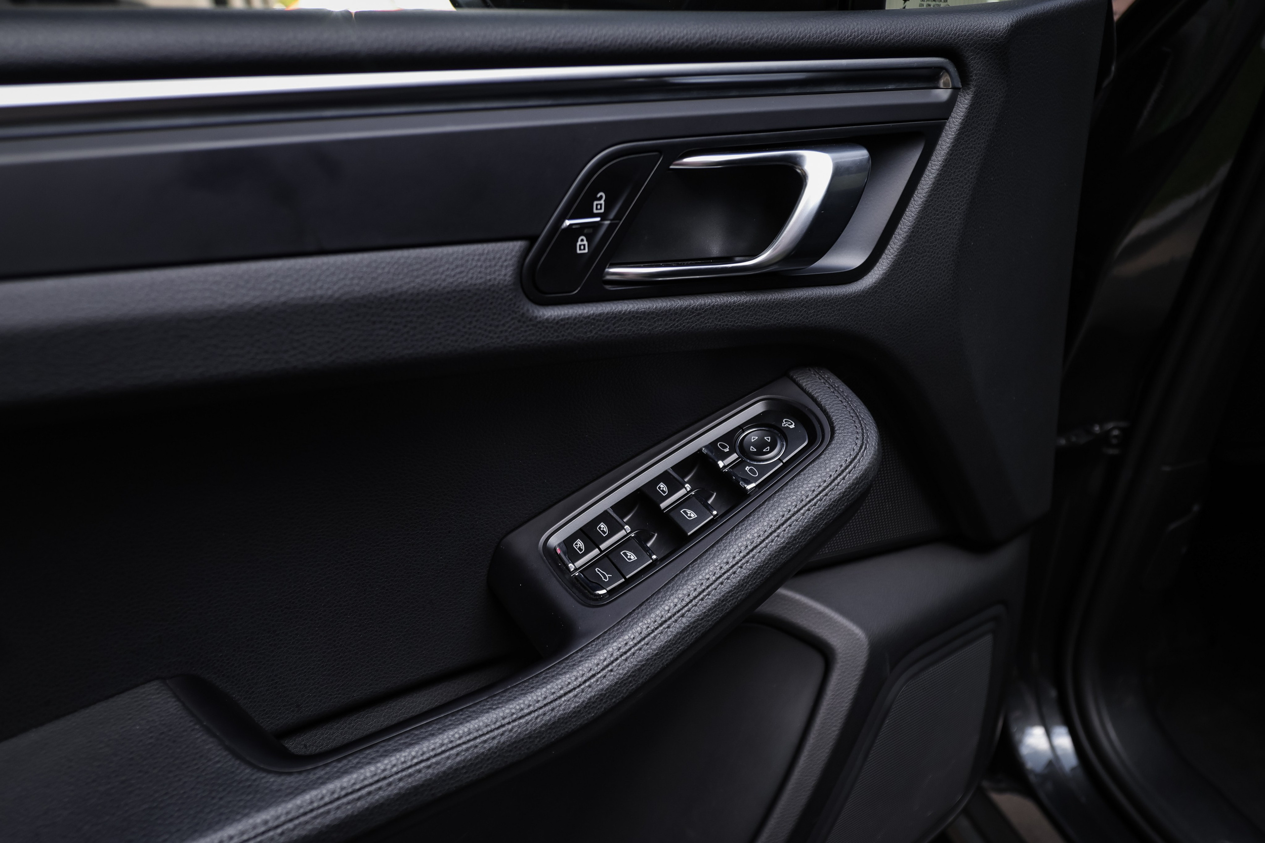 2020 PORSCHE MACAN. Mixturecaptures