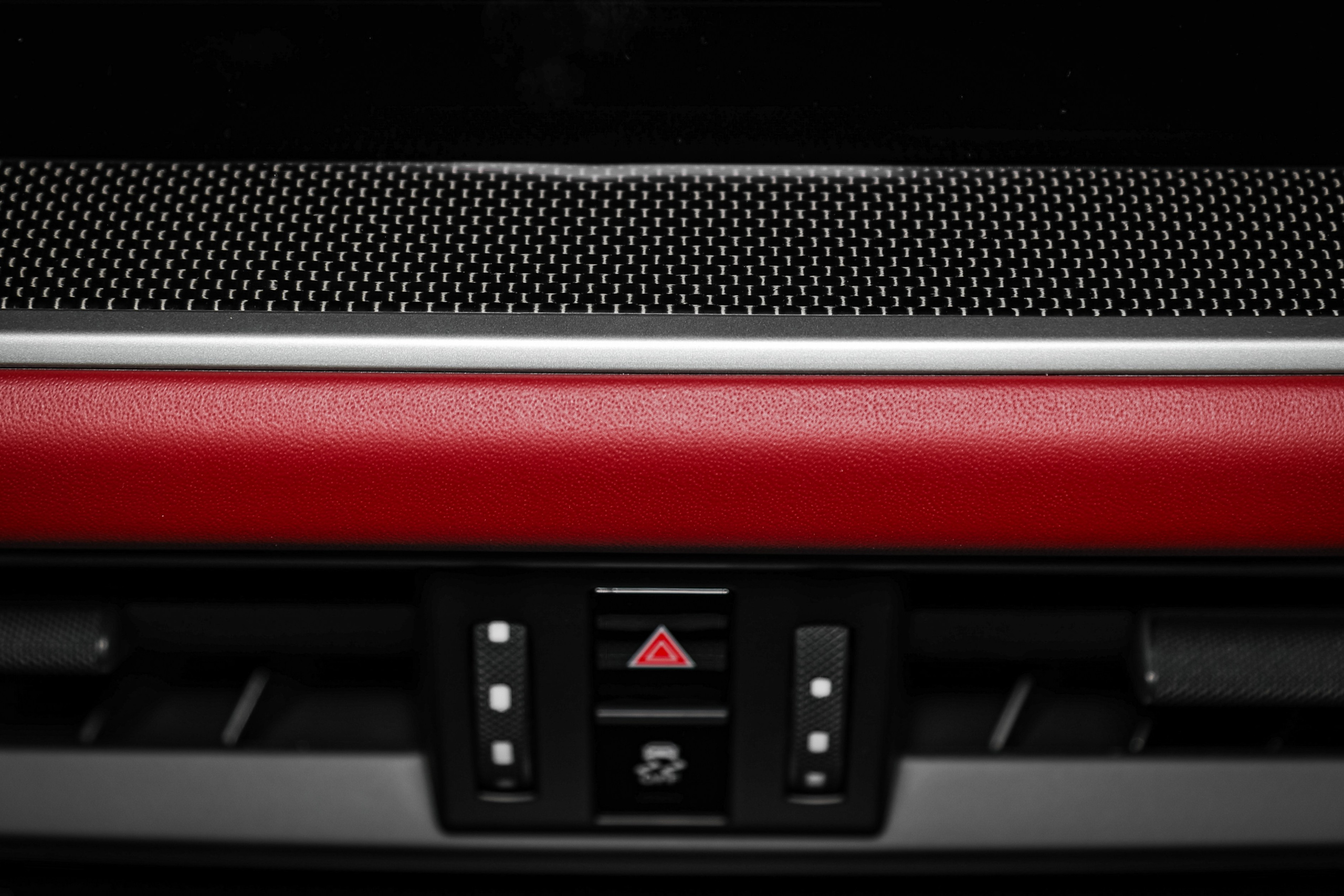 2025 PORSCHE CAYENNE COUPE E-Hybrid $185,000 NEW from EUROPE. Mixturecaptures