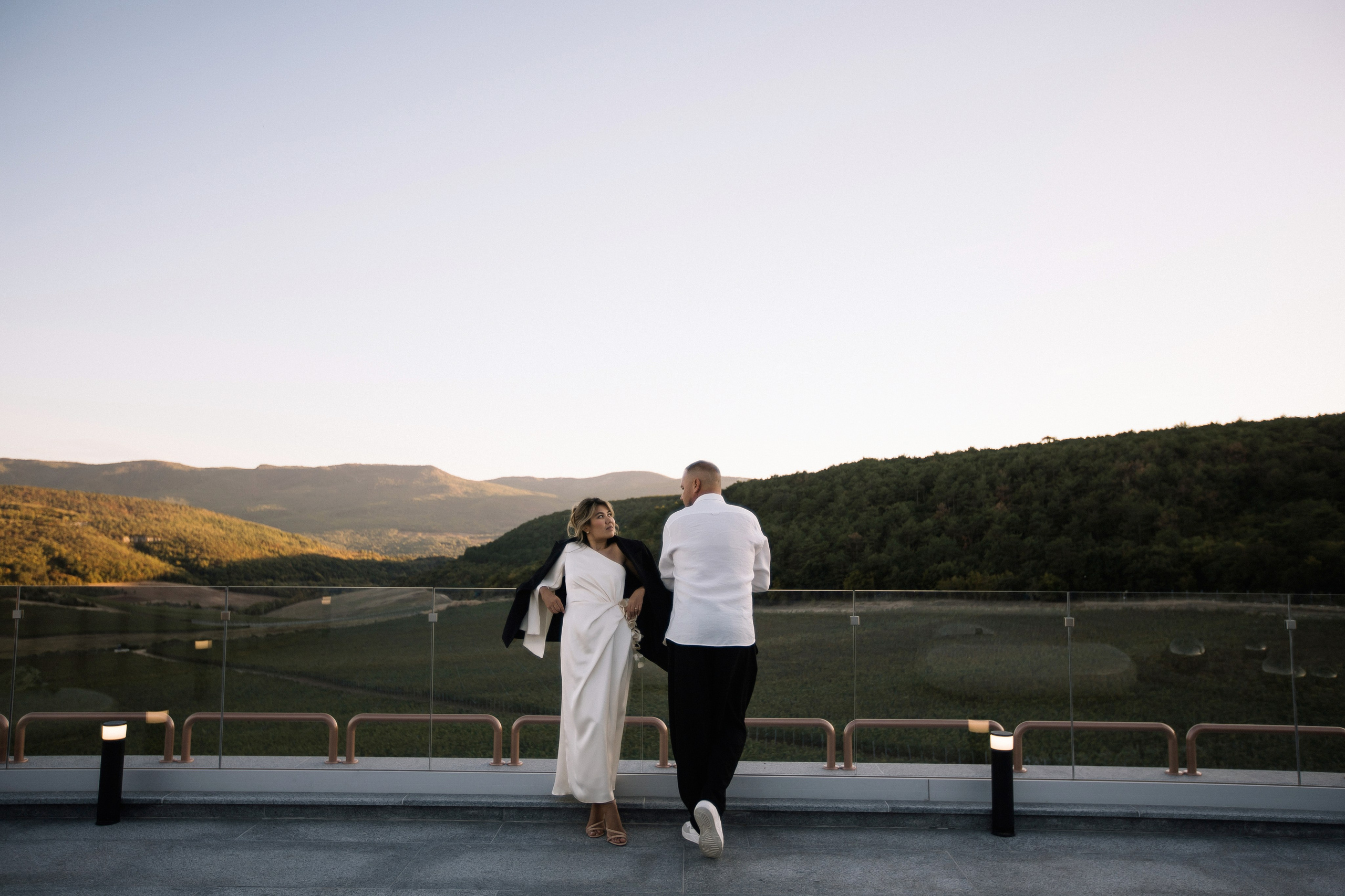 Александр и Гузель. Свадьба для двоих. Винодельня AYA. Фотограф Анна Лейман. Севастополь