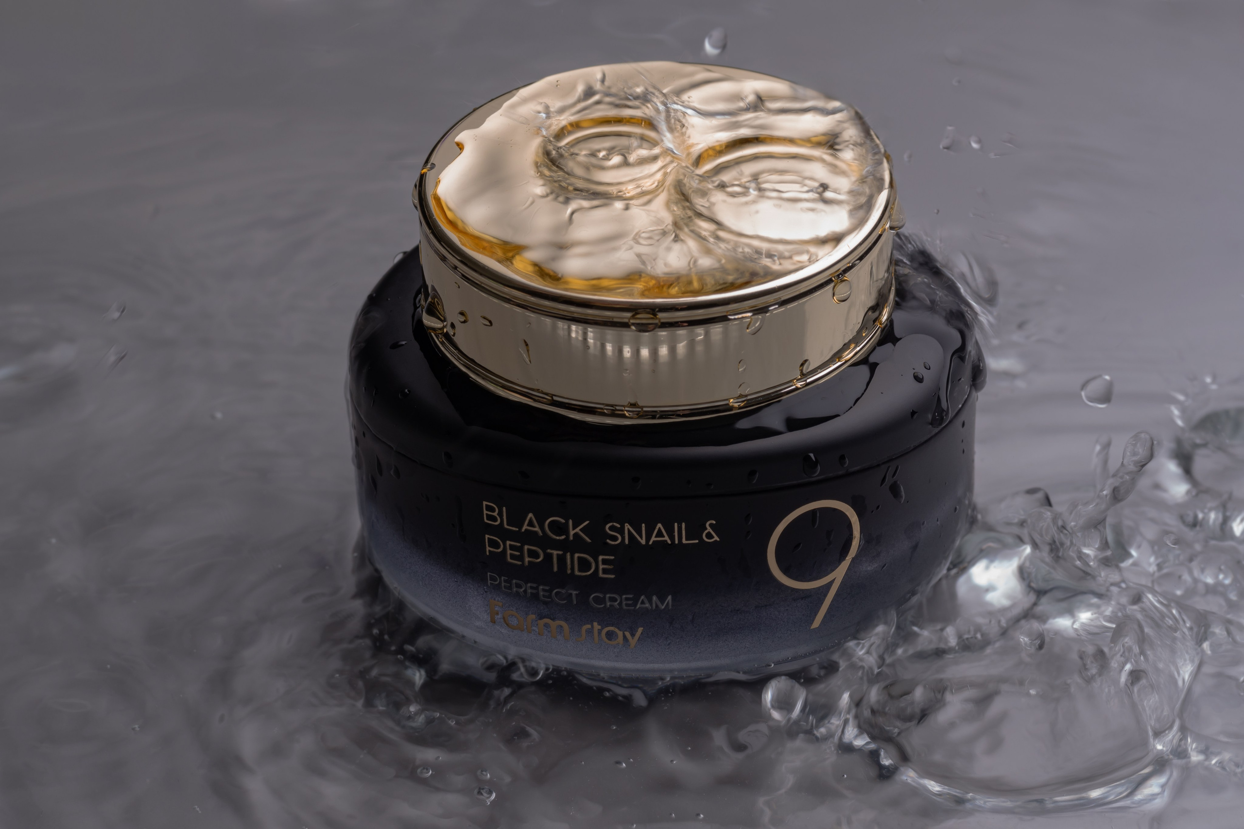 Крем для лица. Предметная фотосъемка в г. Москва PREDMETKASTUDIO