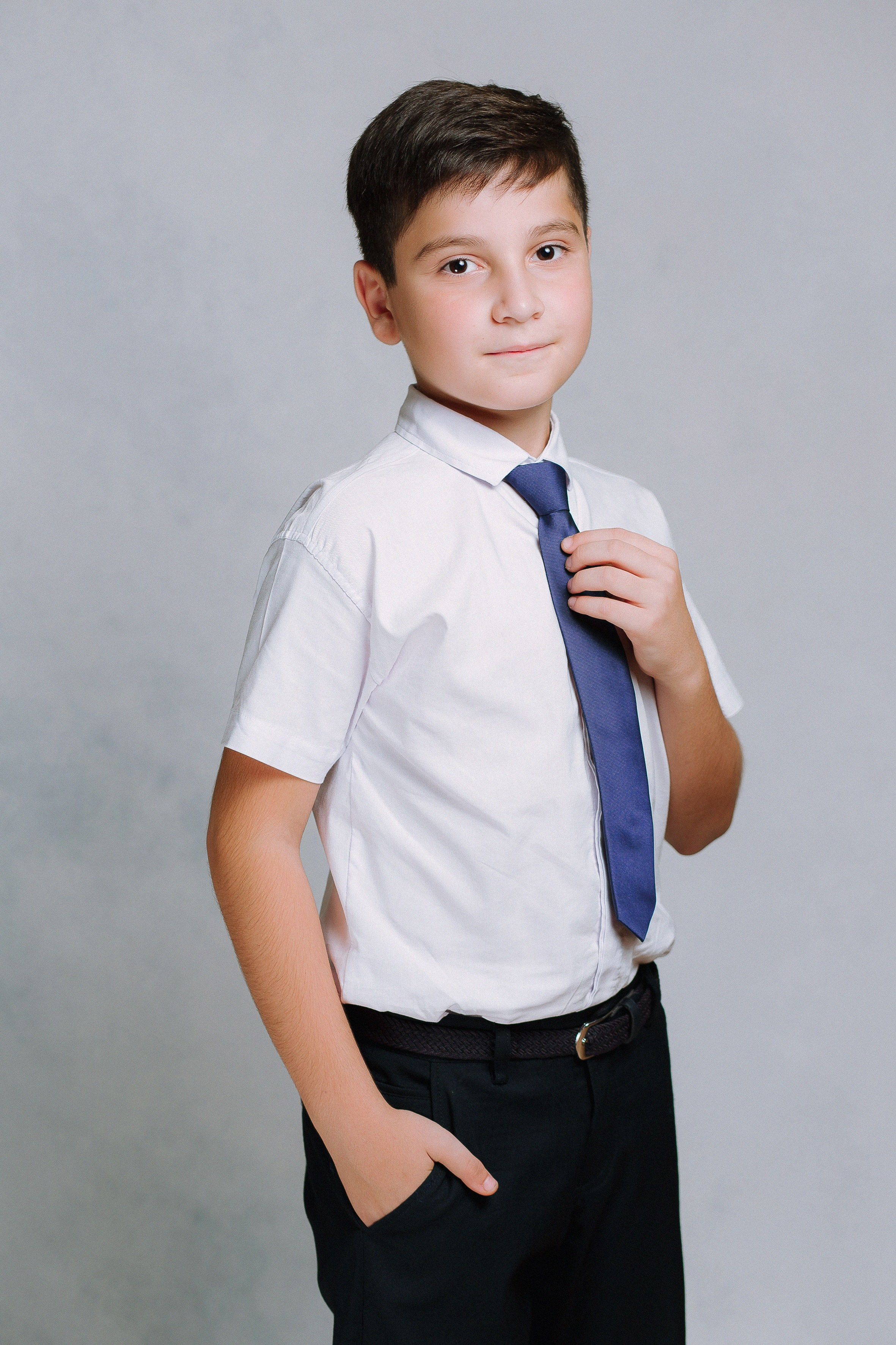 Портрет на светлом фоне- начальная школа. Выпускные альбомы Натальи Бутко: Новороссийск, Анапа, Геленджик