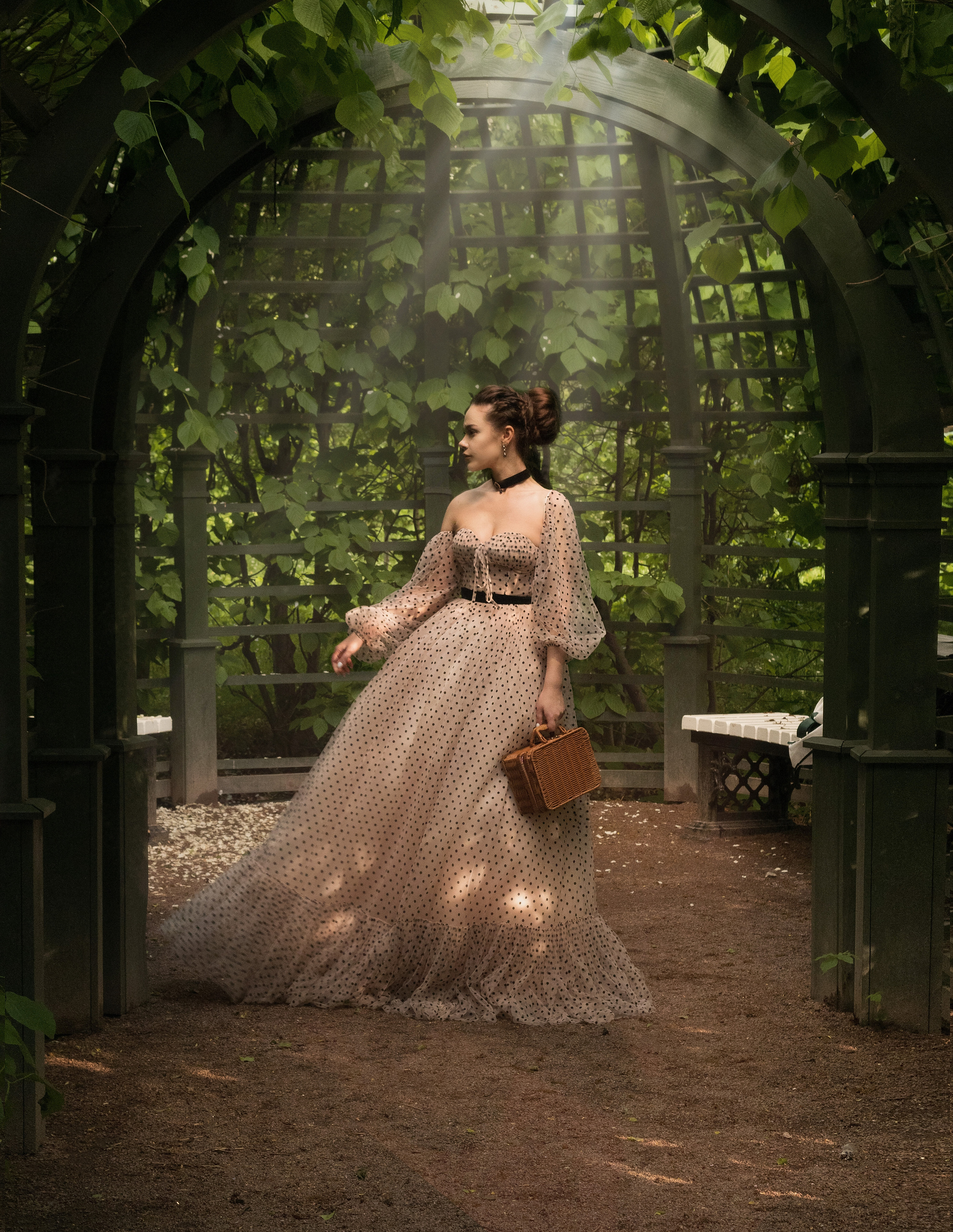 Женский портрет на природе. Семейный видеограф и фотограф