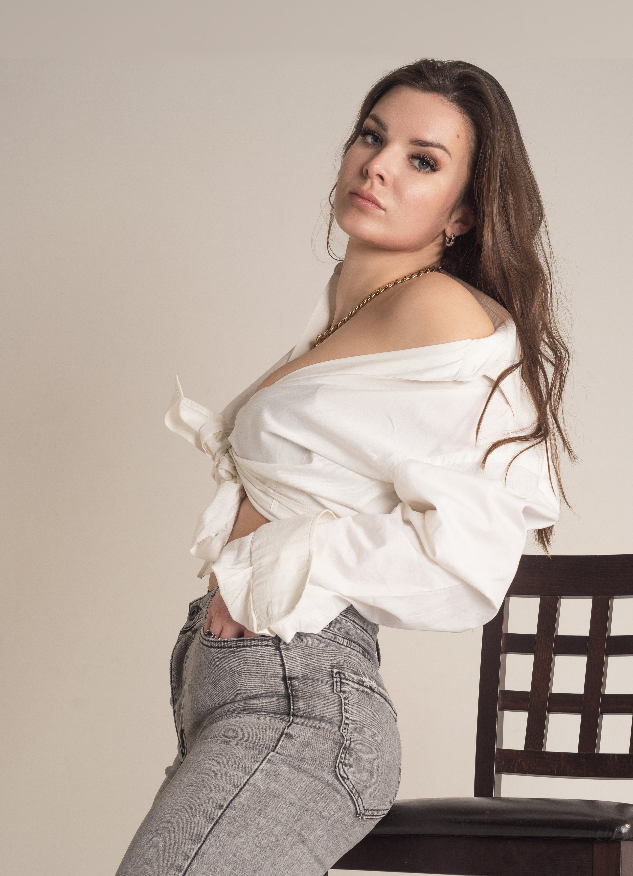 Женский портрет в студии. Семейный видеограф и фотограф