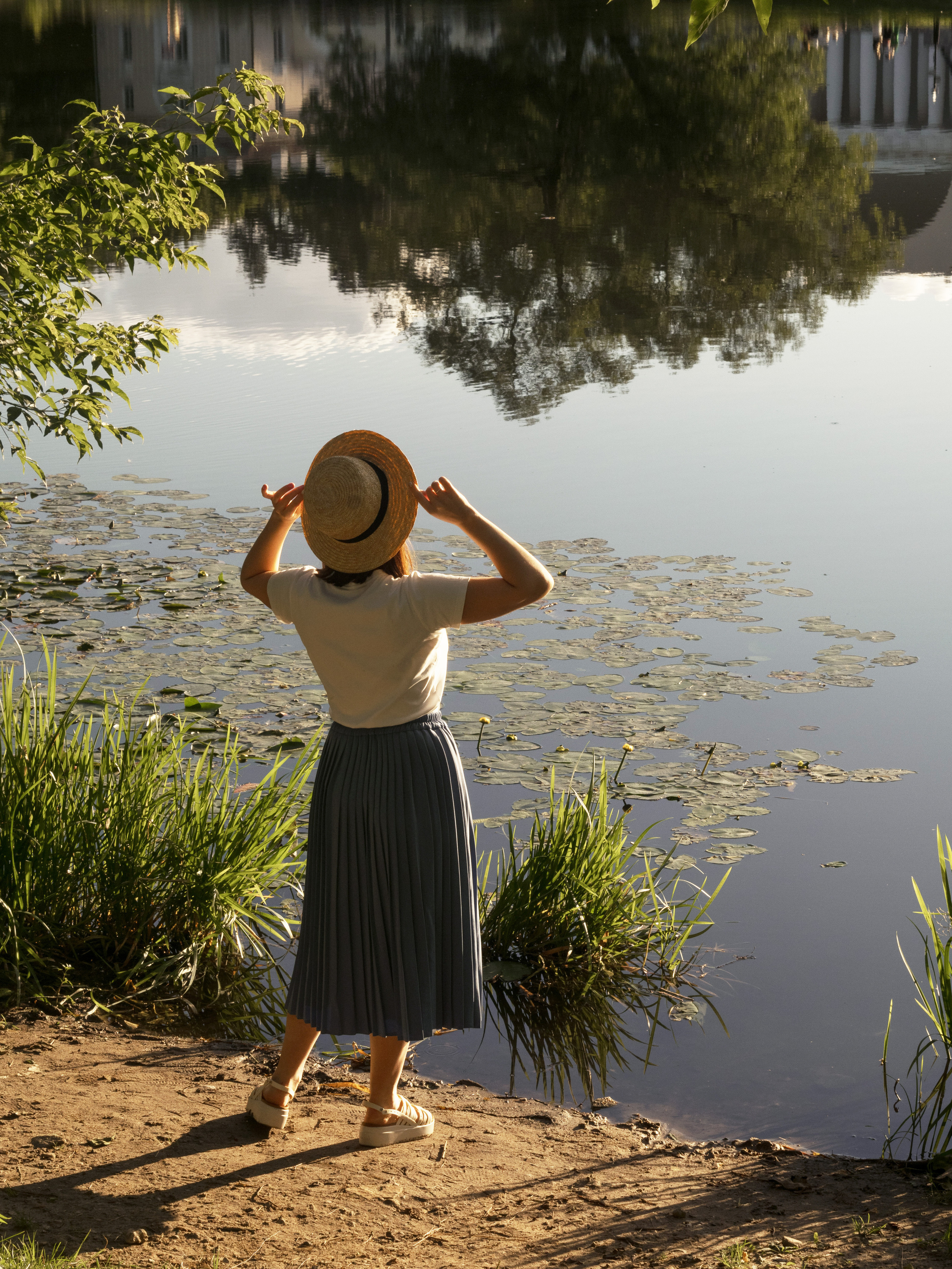 Женский портрет на природе. Семейный видеограф и фотограф