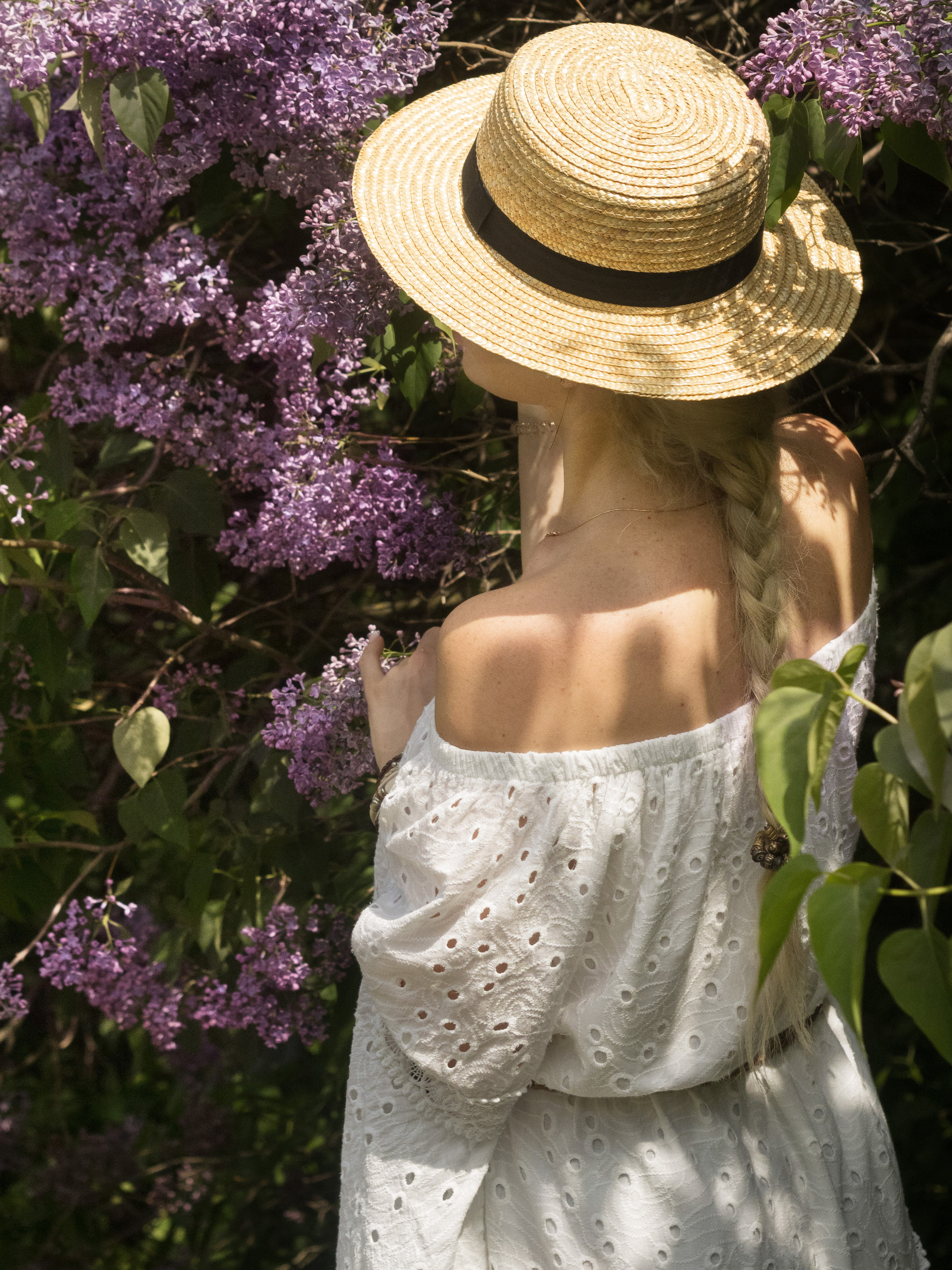 Женский портрет на природе. Семейный видеограф и фотограф