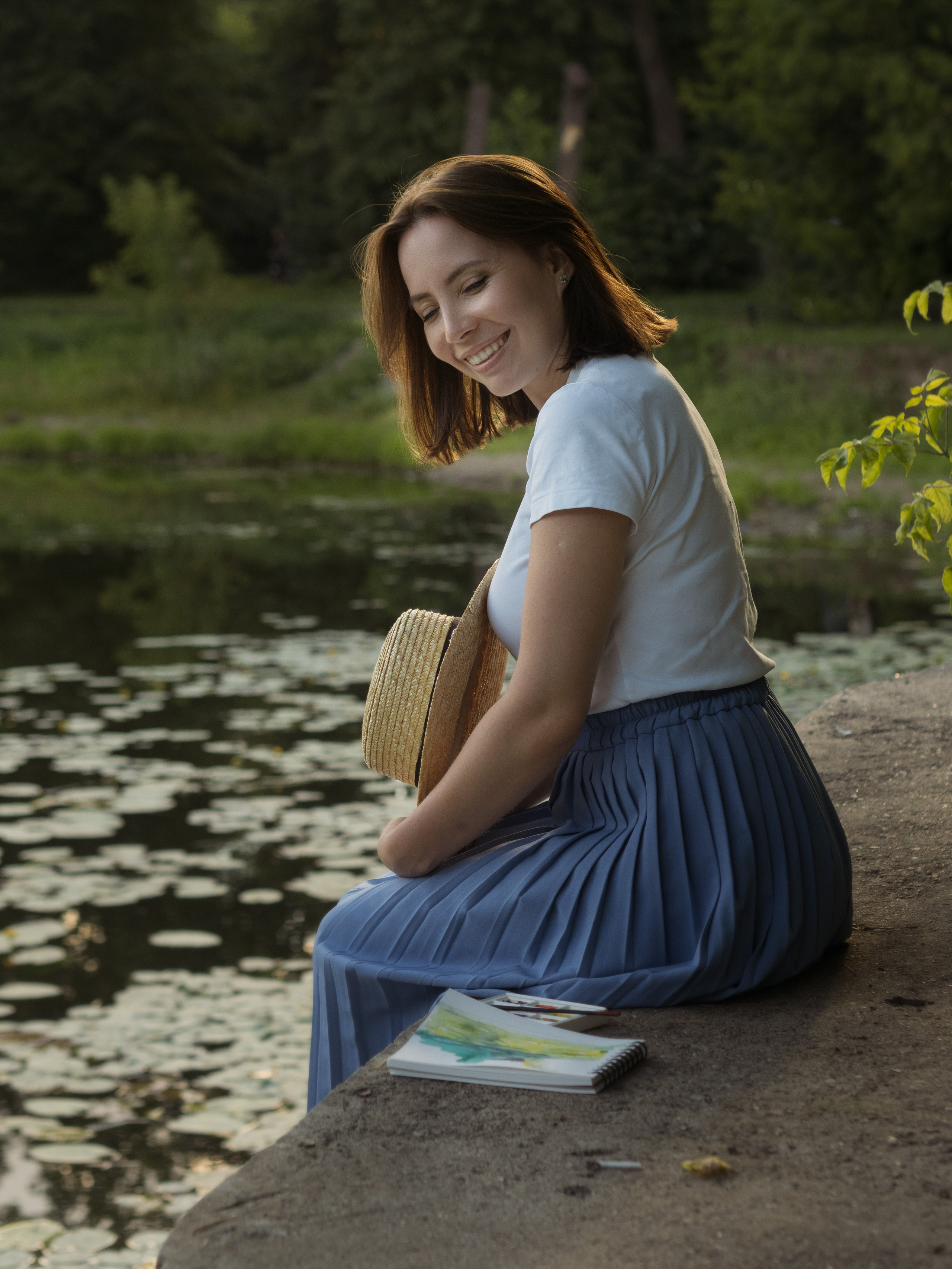 Женский портрет на природе. Семейный видеограф и фотограф
