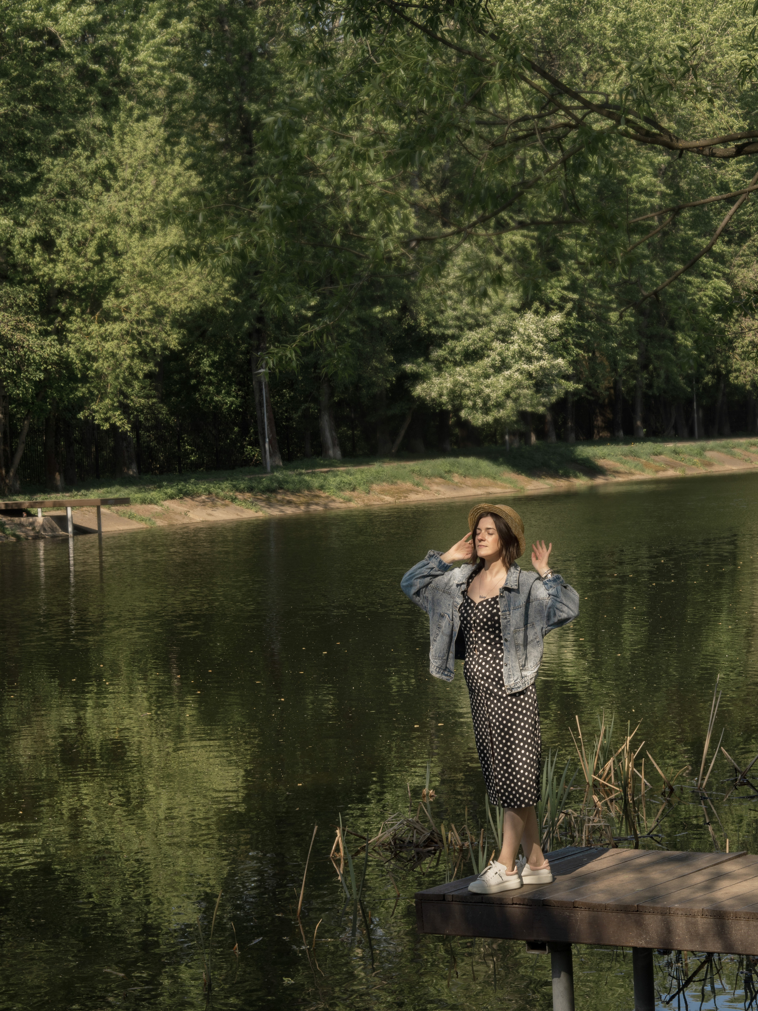 Женский портрет на природе. Семейный видеограф и фотограф