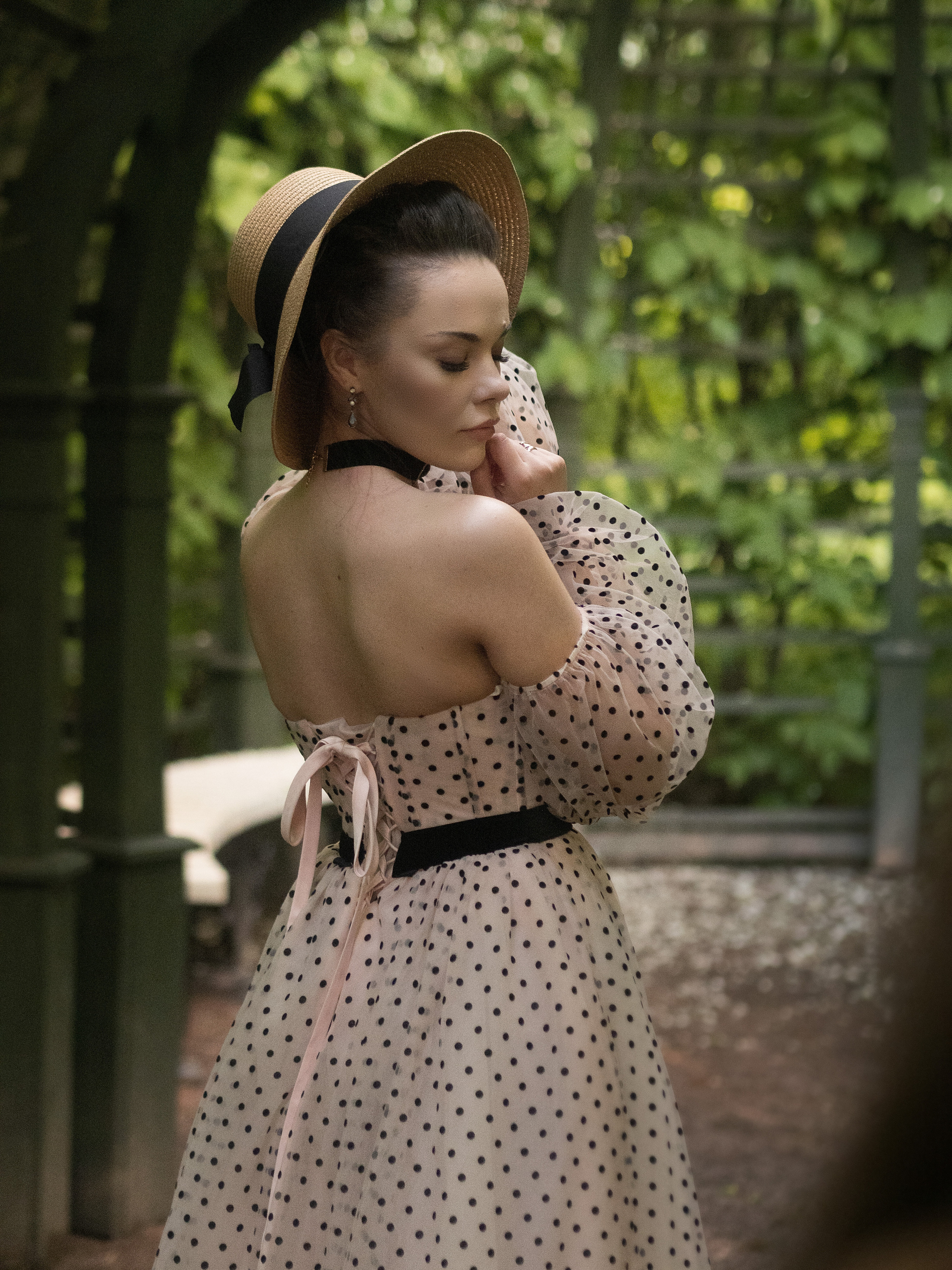 Женский портрет на природе. Семейный видеограф и фотограф