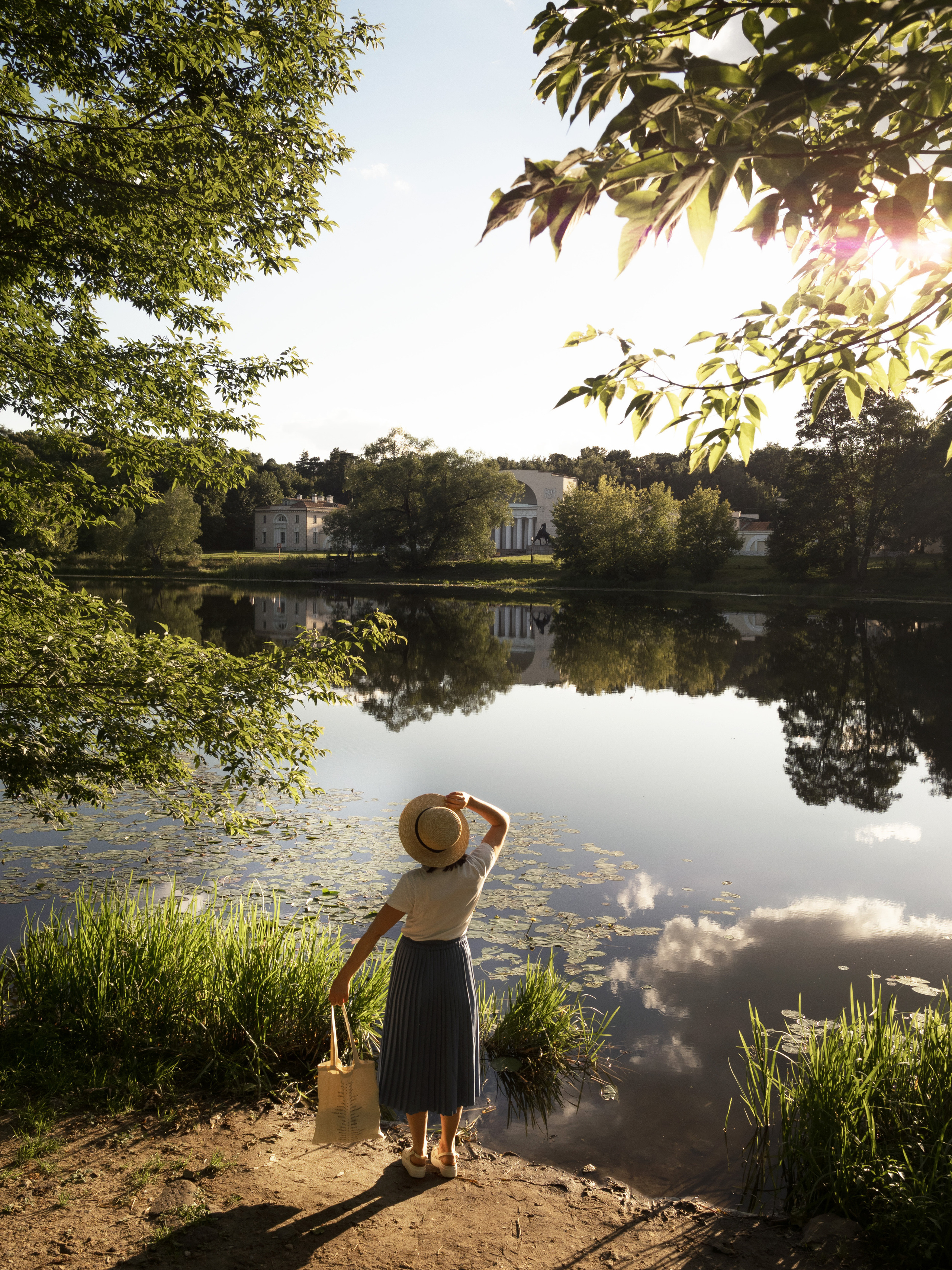 Женский портрет на природе. Семейный видеограф и фотограф