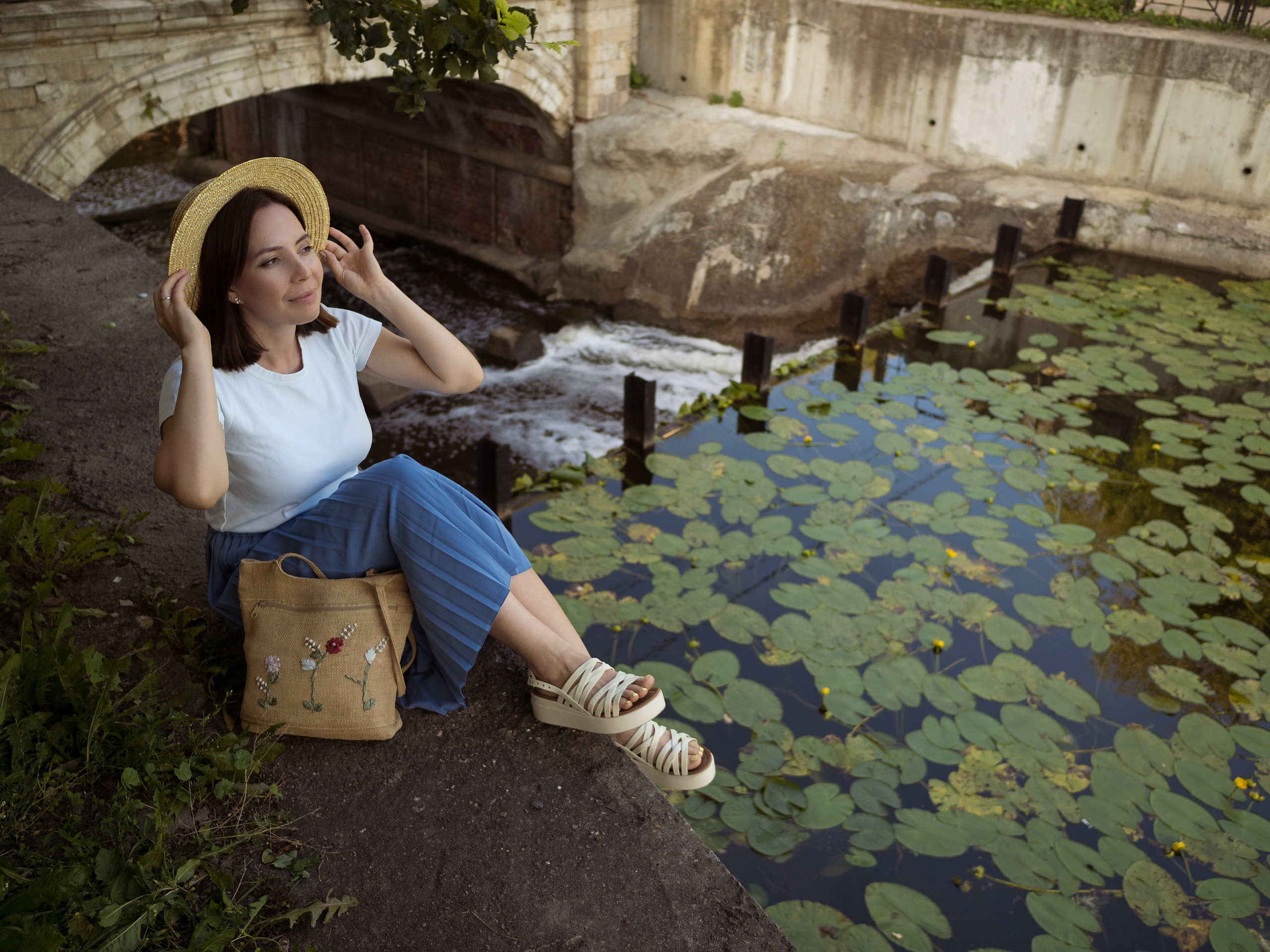Женский портрет на природе. Семейный видеограф и фотограф