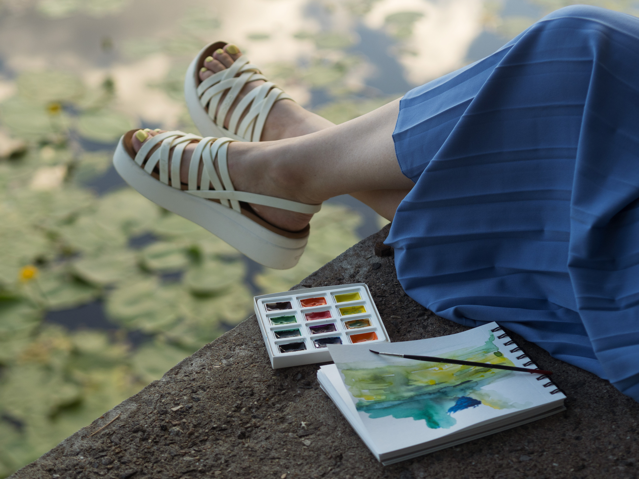 Женский портрет на природе. Семейный видеограф и фотограф