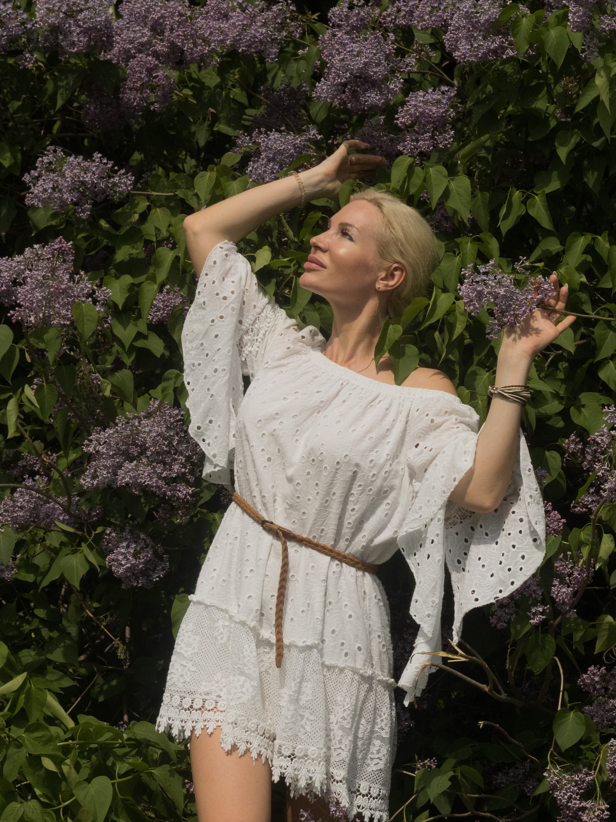 Женский портрет на природе. Семейный видеограф и фотограф