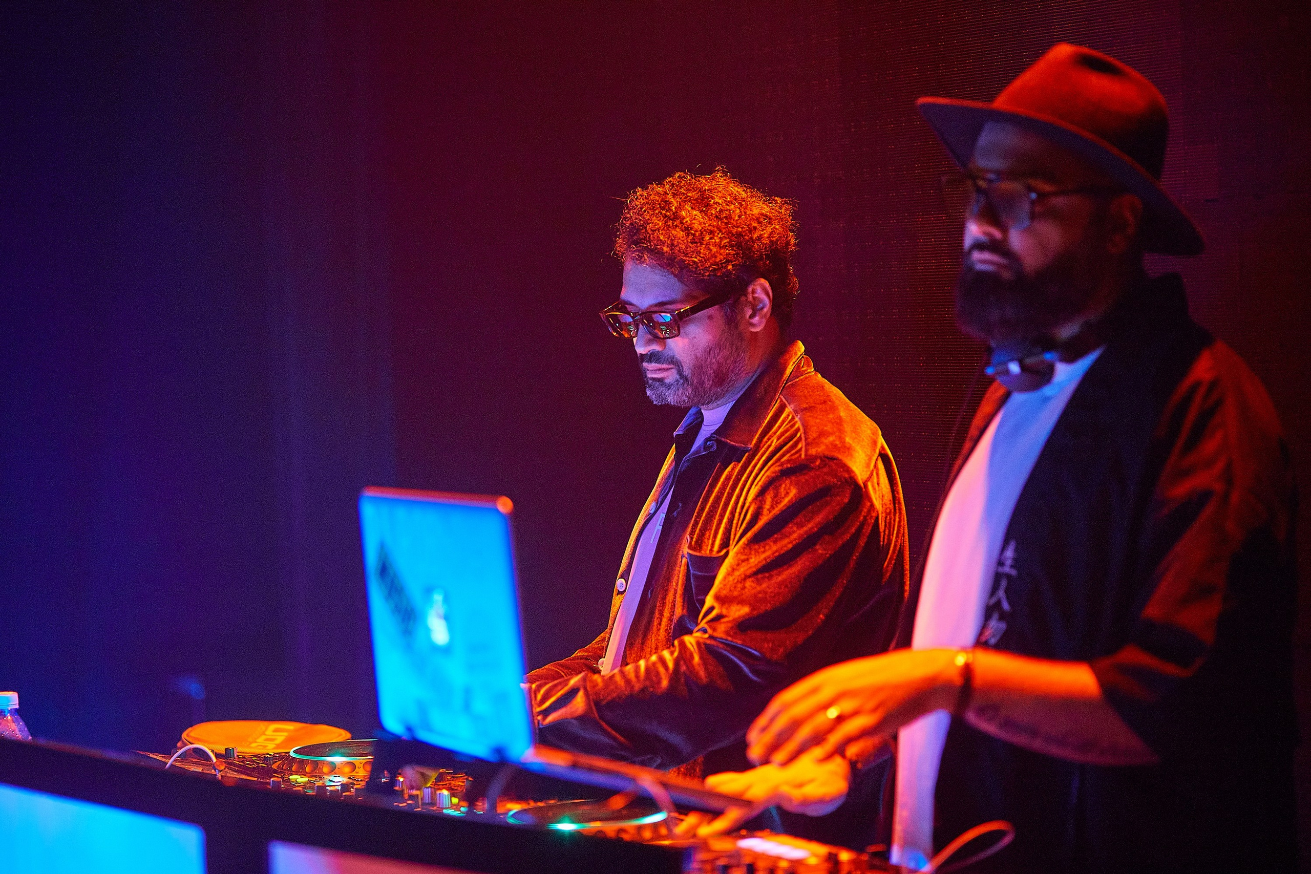 RADUGADESIGN. Александр Осин — корпоративный и семейный фотограф в Москве