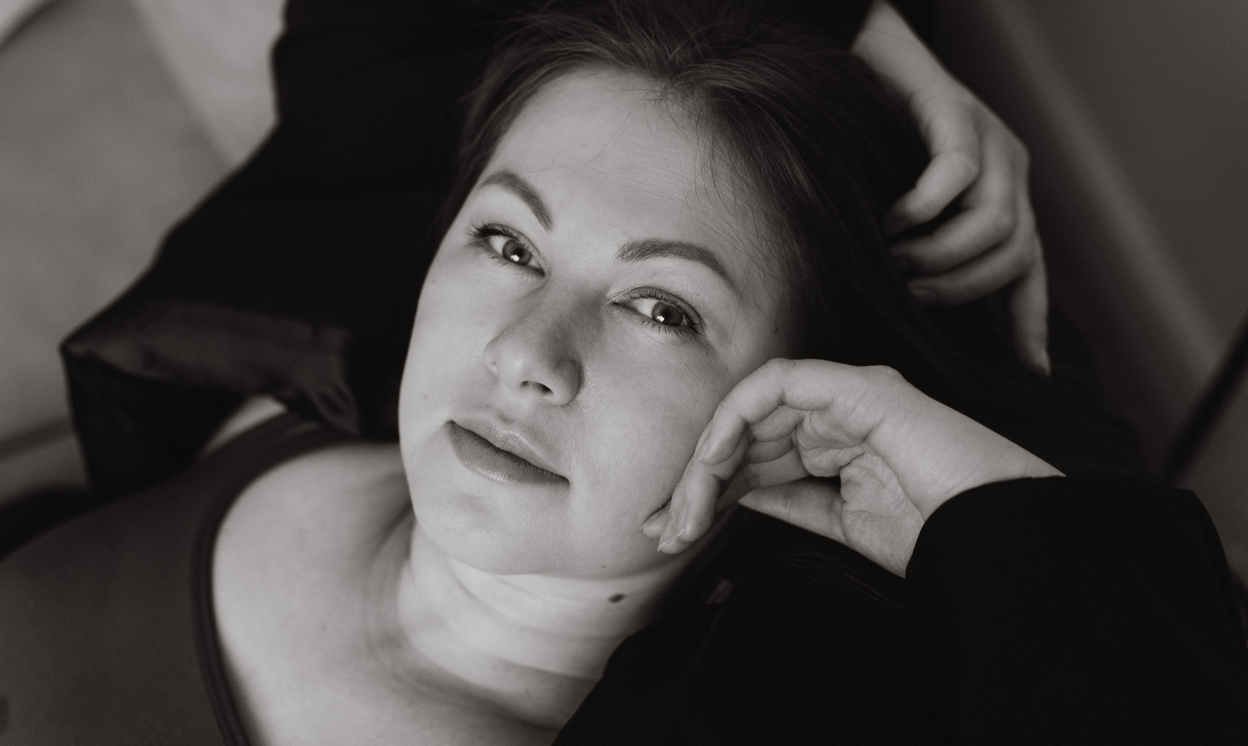 Студийная фотосессия материнства. Семейный, ньюборн фотограф, фотограф на роды в Москве, Виктория Тюльдюкова