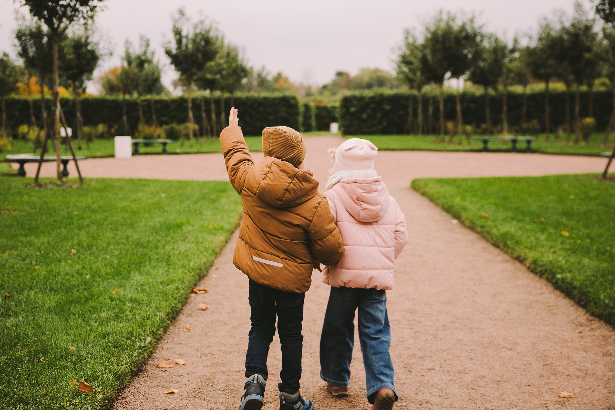 Детская фотосессия в парке осенью