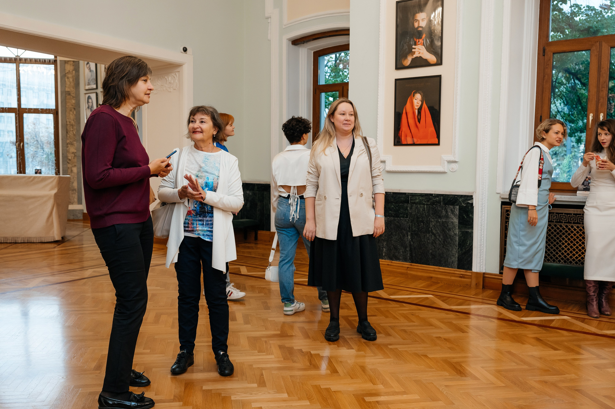 Открытие выставки Кати Васильевой в Молодежном театре. Wedding and family photographer USA